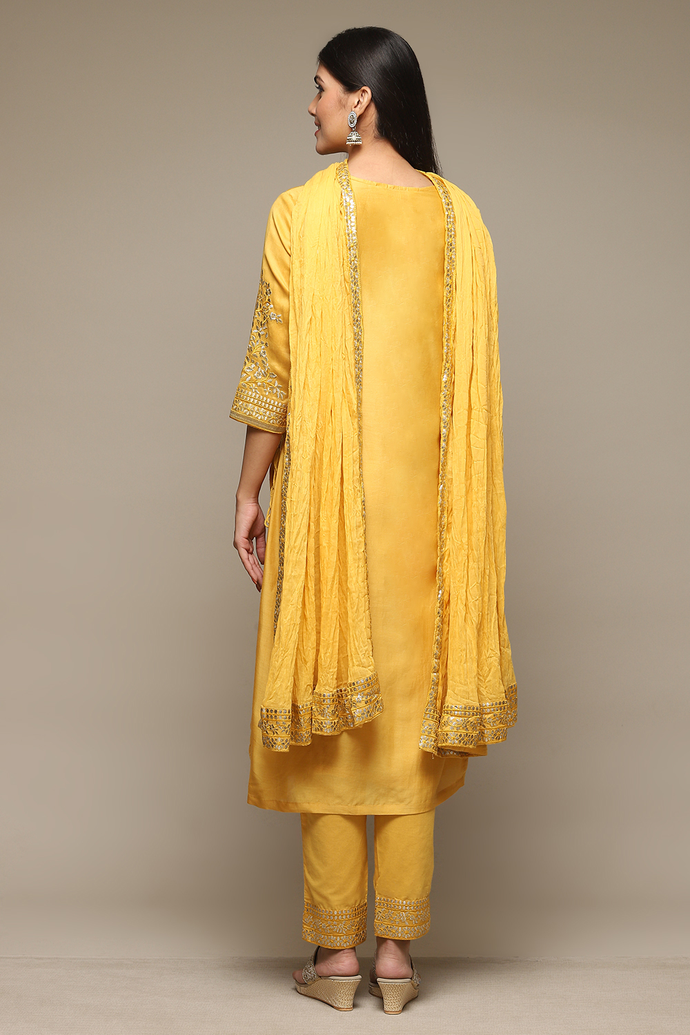 Yellow Straight Kurta Pants Suit Set image number 4