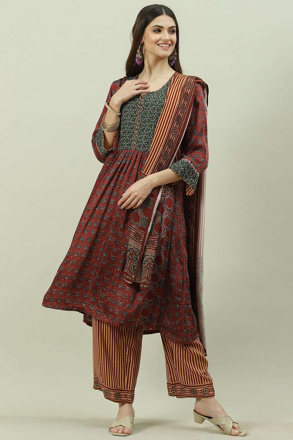 Maroon and Green Viscose Flared Kurta Palazzo Suit Set image number 3