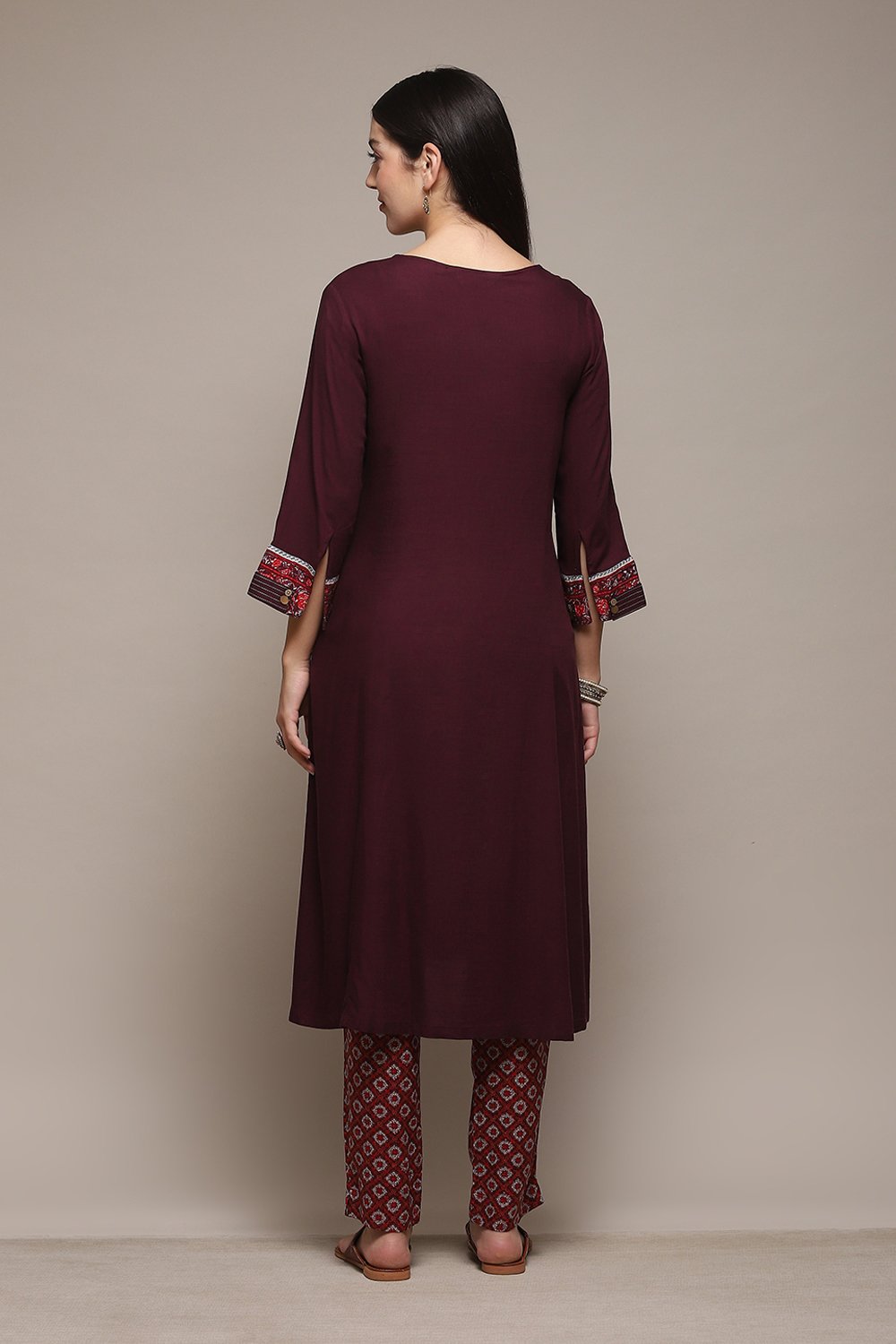 Burgandy LIVA Gathered Solid Kurta Slim Pant Suit Set image number 4