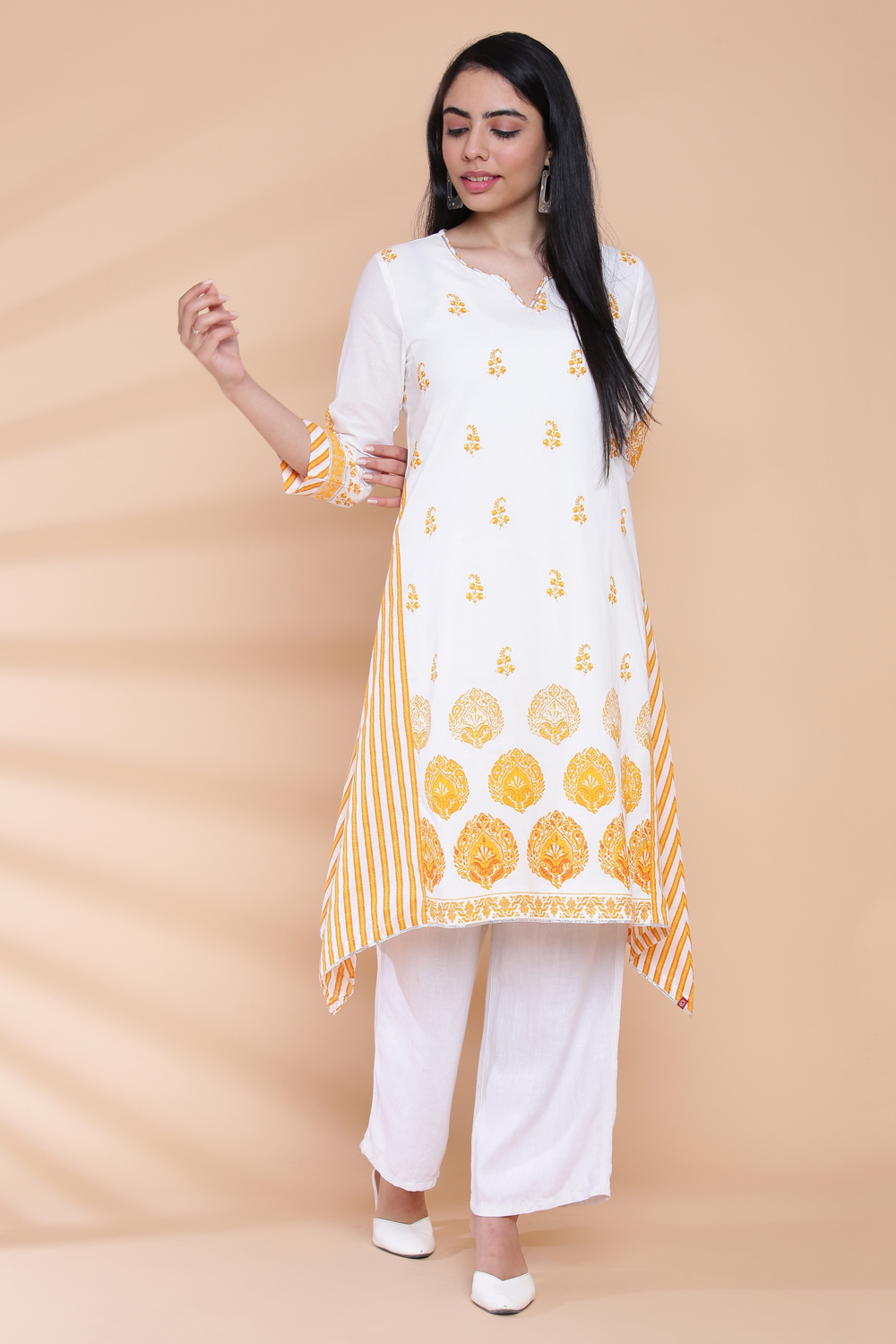White And Coral Cotton A-Line Printed Kurta image number 5