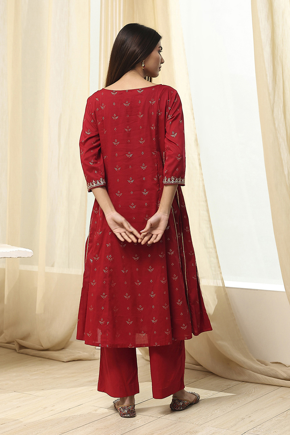 Cream-Colored Cotton Foil Printed Kalidar Suit Set image number 4