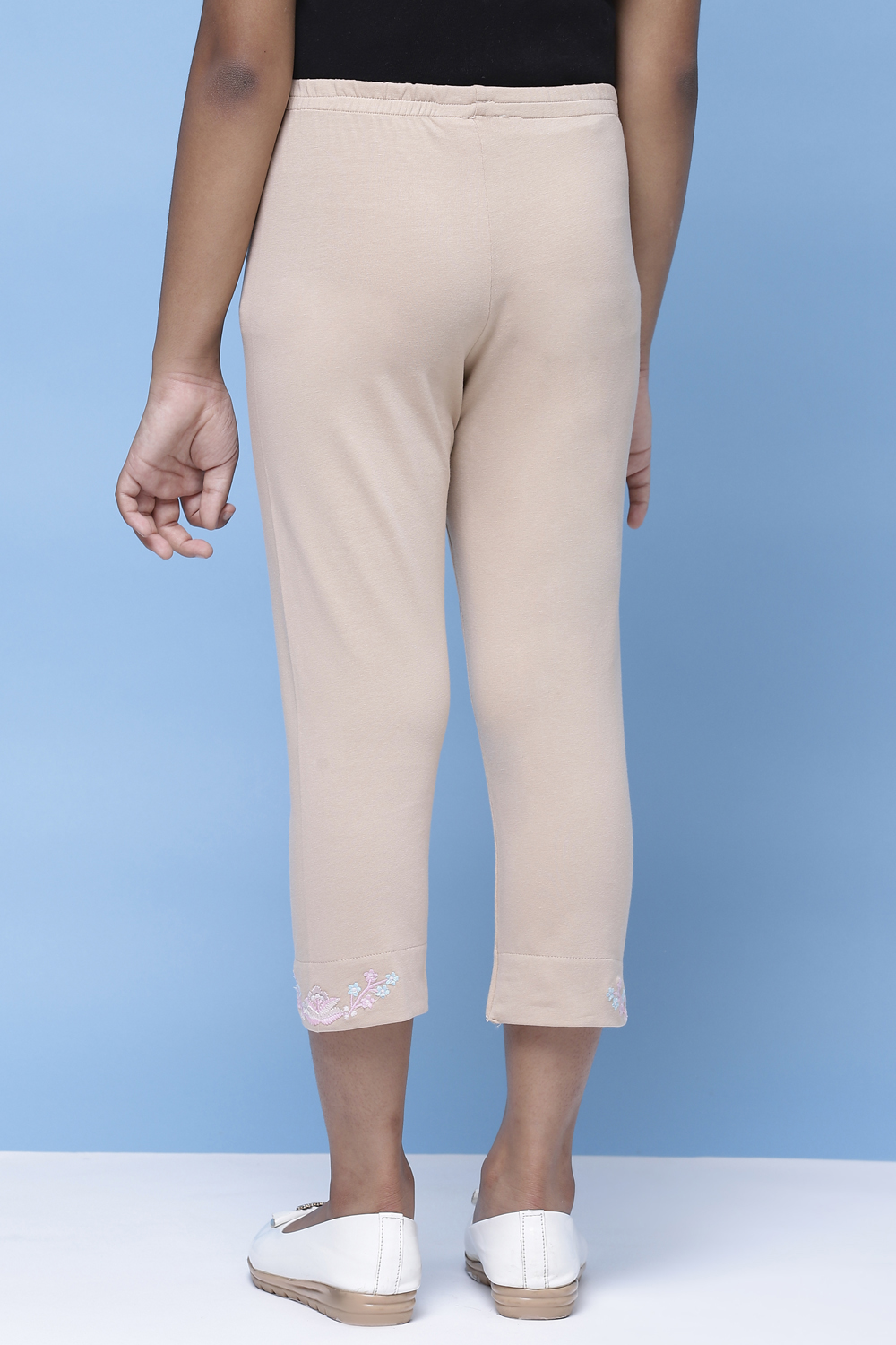 Pink Cotton Lycra Capris image number 4