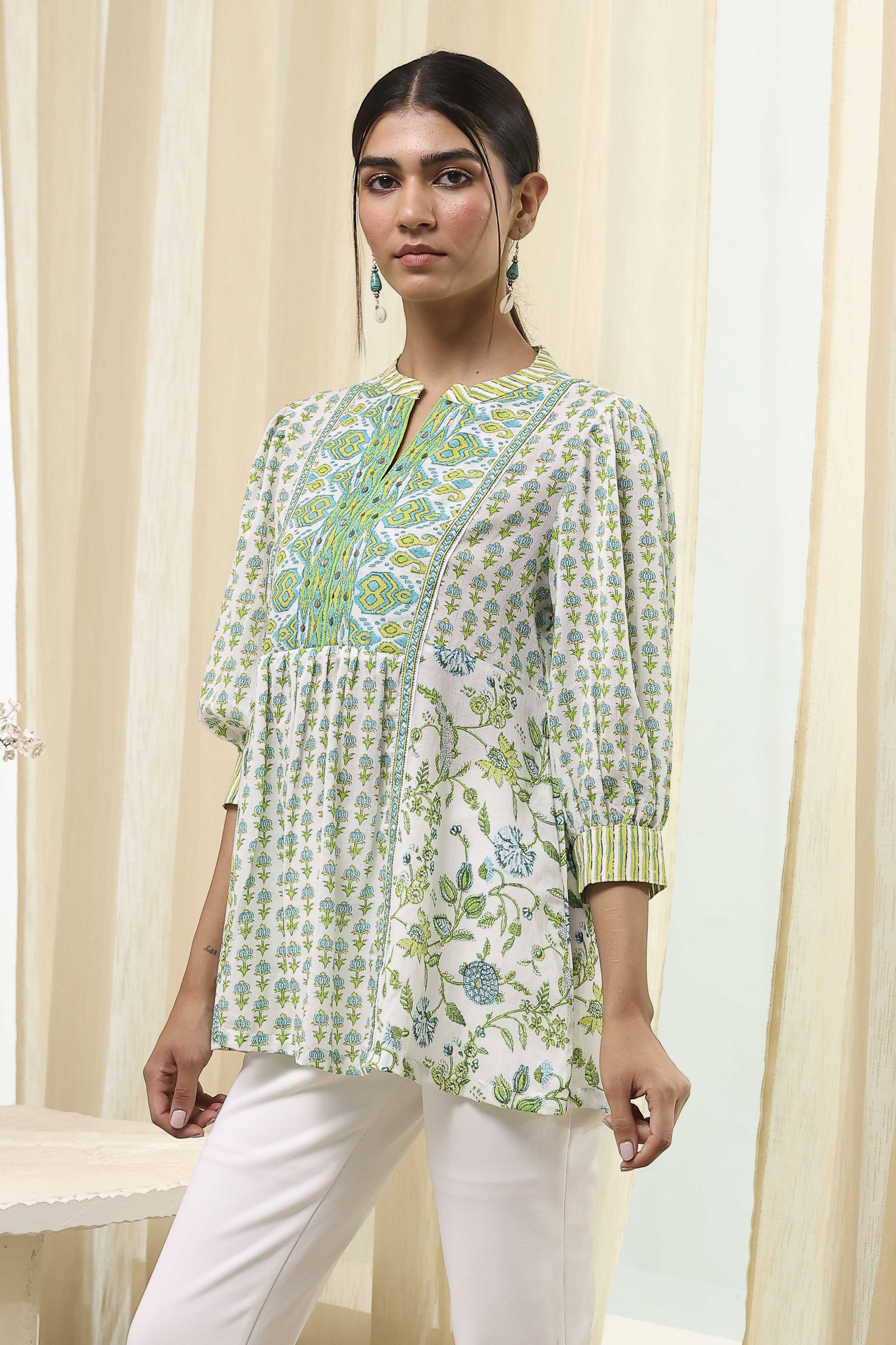 Green and White Pleated Short Kurta image number 2