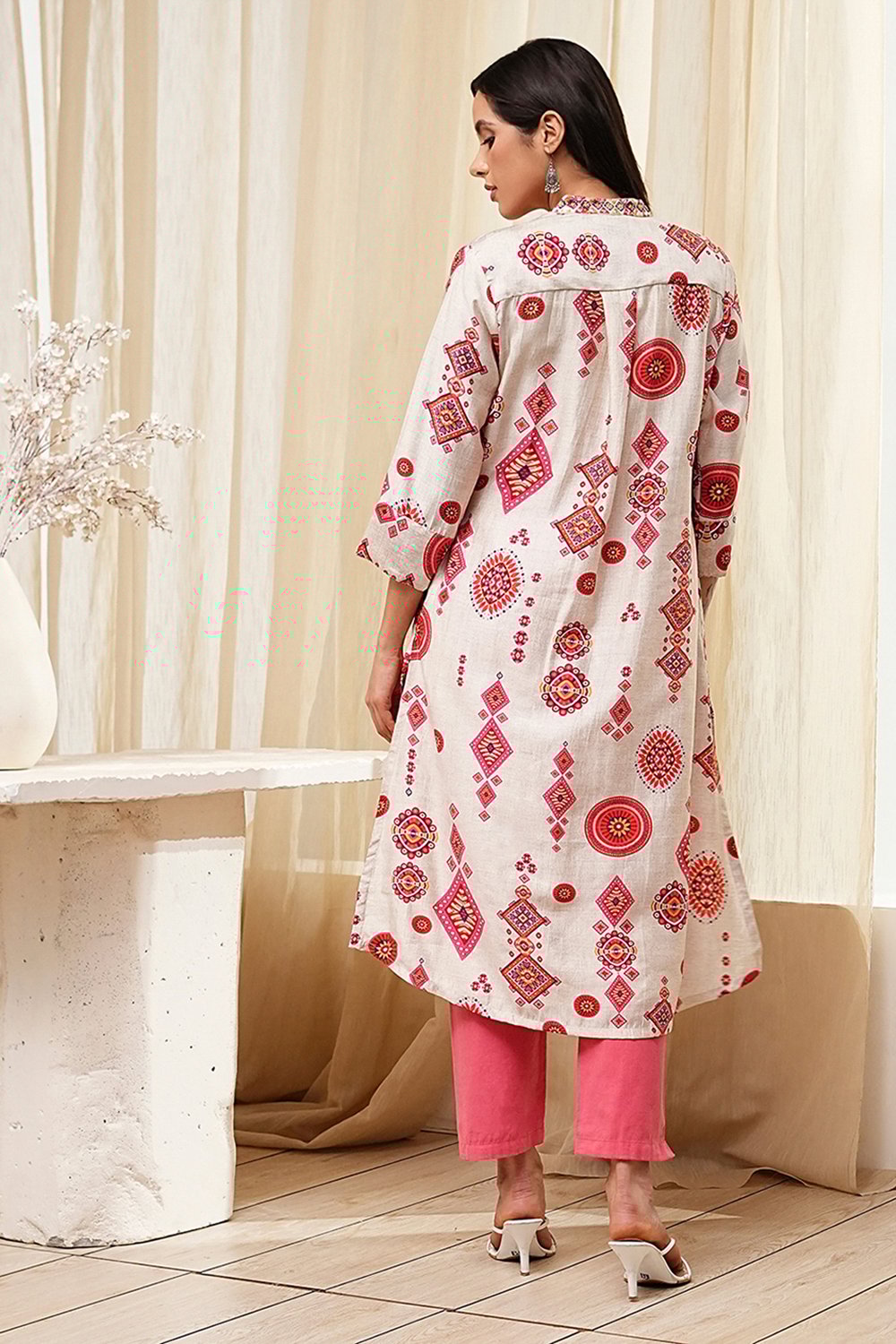 Ecru and Pink Printed Straight Kurta image number 3