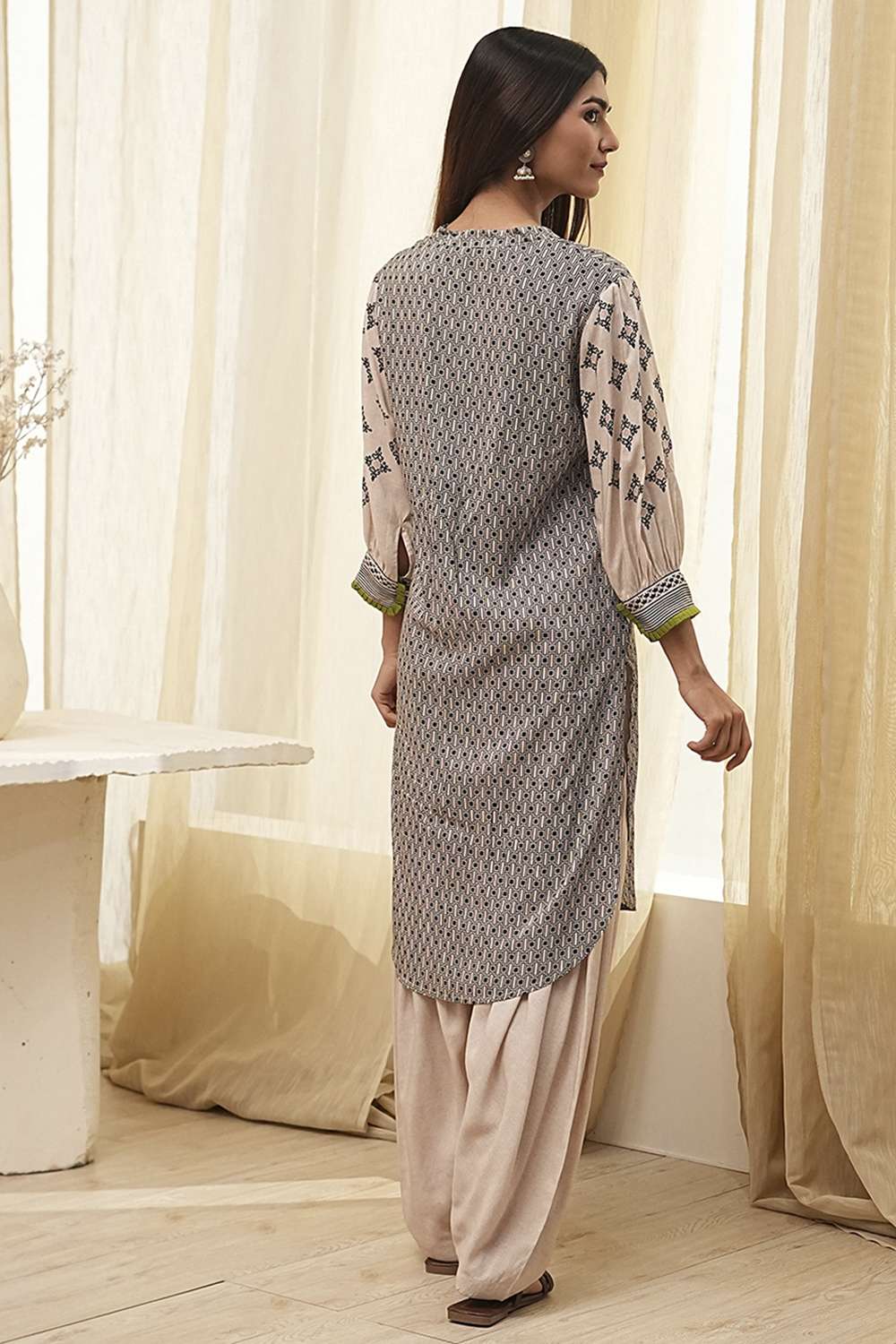 Black and Beige Printed Straight Suit Set image number 4