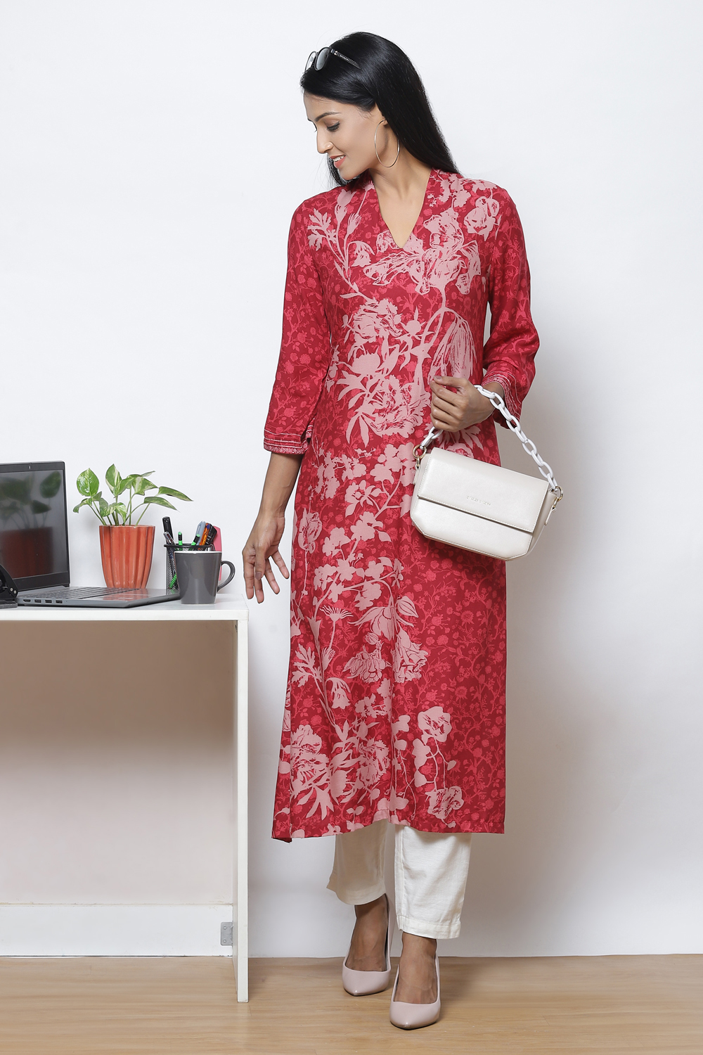 Red Straight LIVA Printed Kurta image number 4