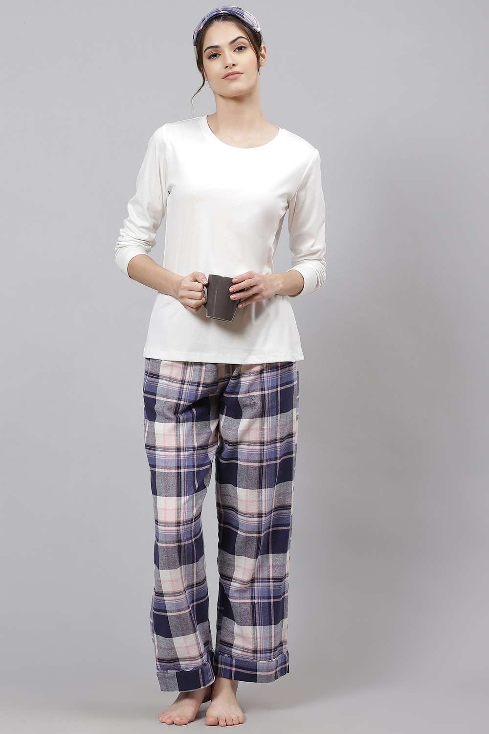 Off White Straight Cotton Three Piece Sleepwear Set image number 0