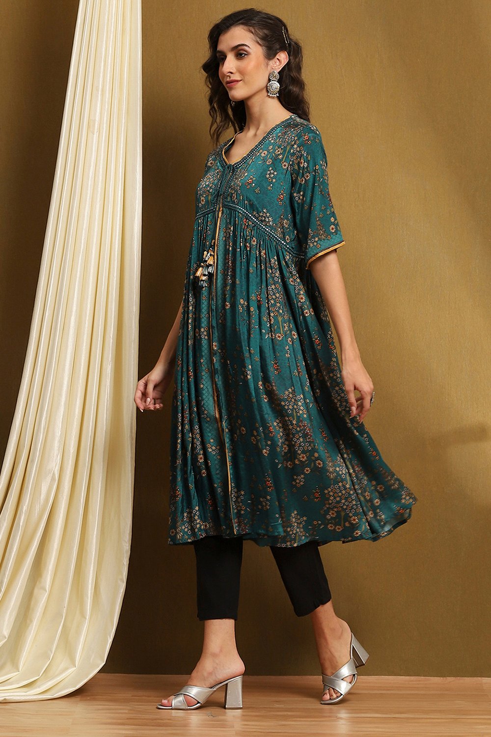 Teal Shantoon Block Printed Festive Flared Kurta image number 2