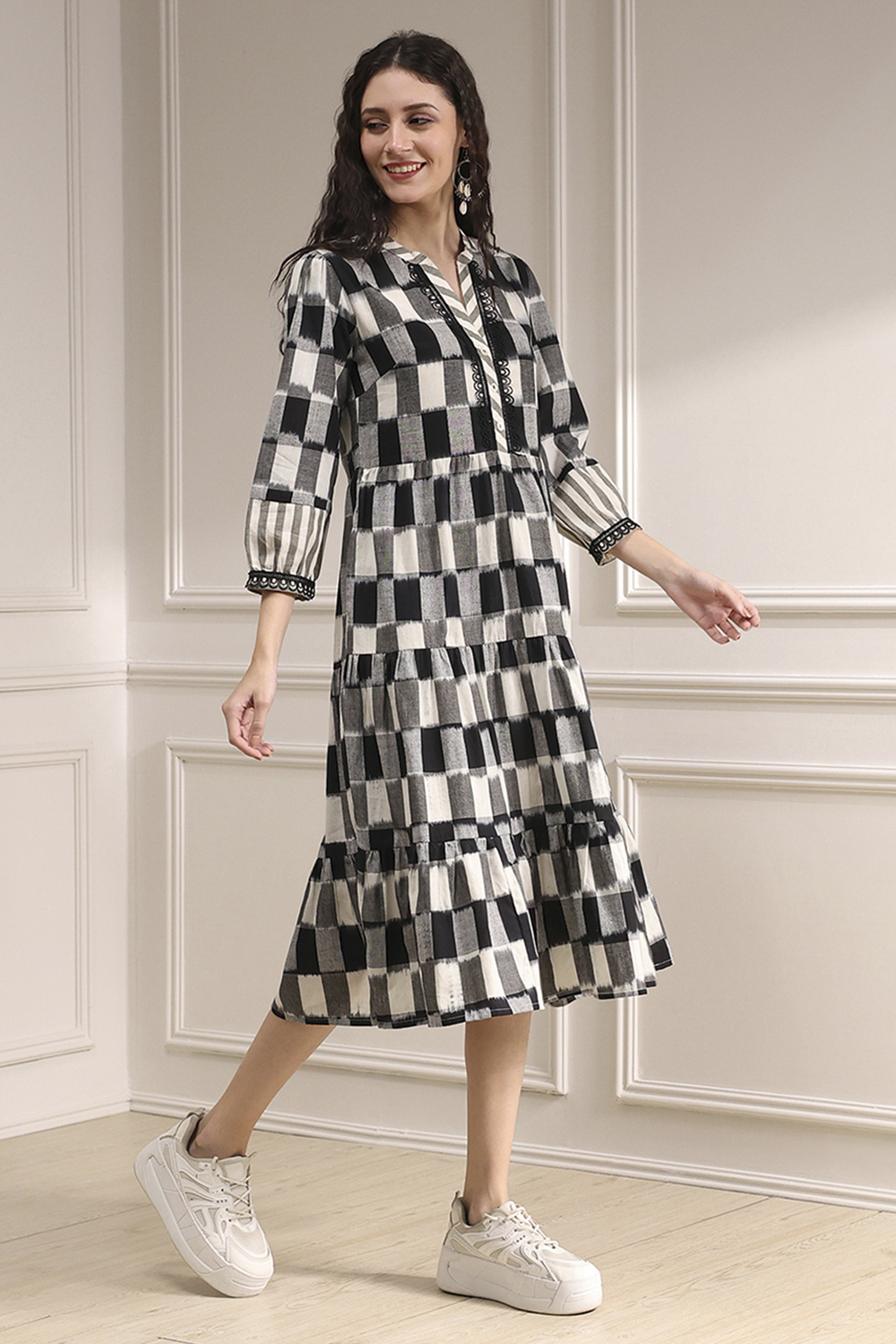 Black and White Cotton Tiered Dress image number 3