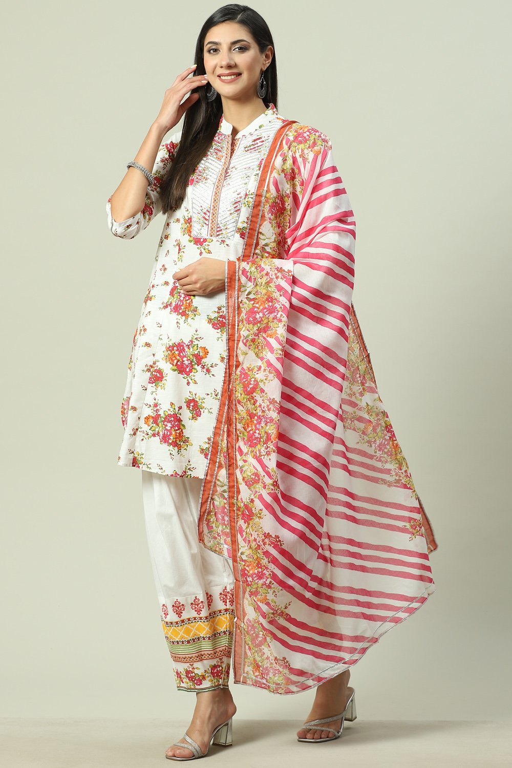 Yellow Cotton Straight Kurta Salwar Suit Set image number 5