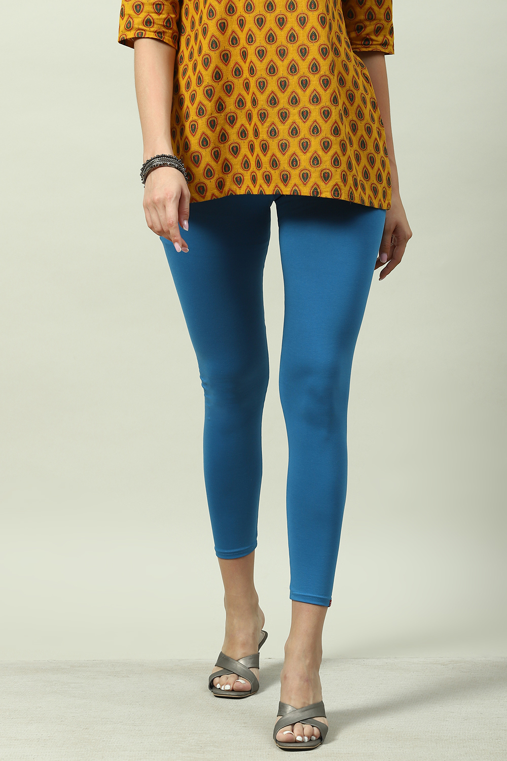 Black Cotton Blend Solid Leggings image number 0