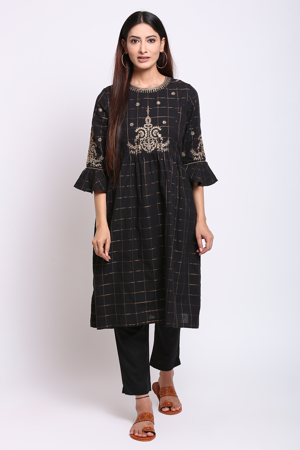 Black Metallic Cotton Straight Kurta Slim Pant Suit Set image number 4