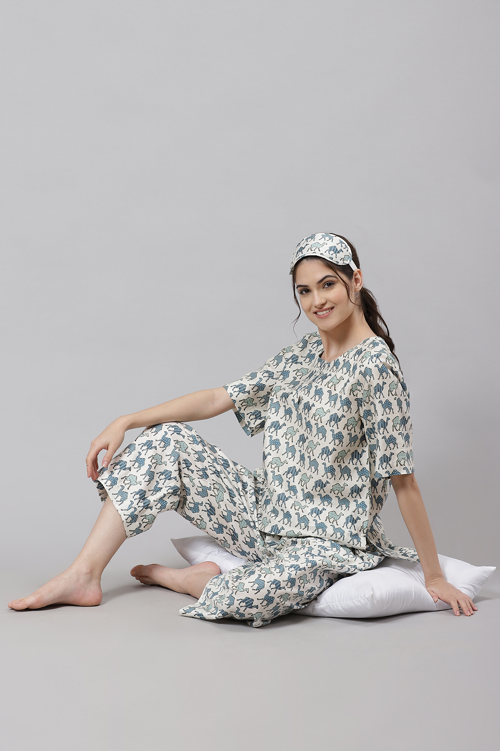 Cream Straight Cotton Three Piece Printed Sleepwear Set image number 0