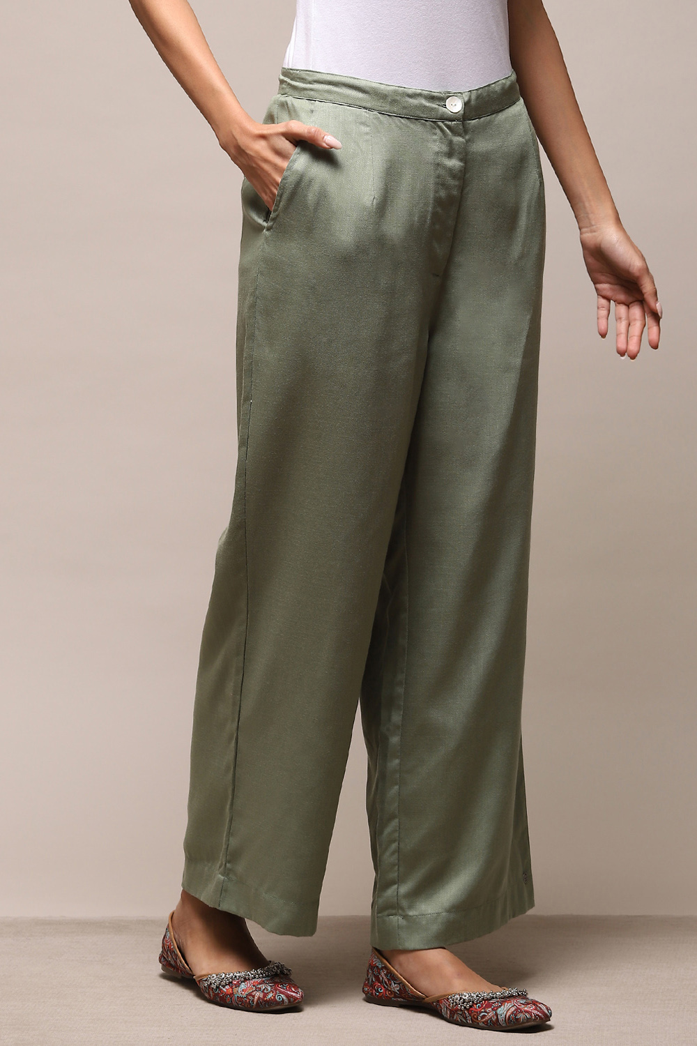 Towny Port Cotton Straight Solid Pants image number 3