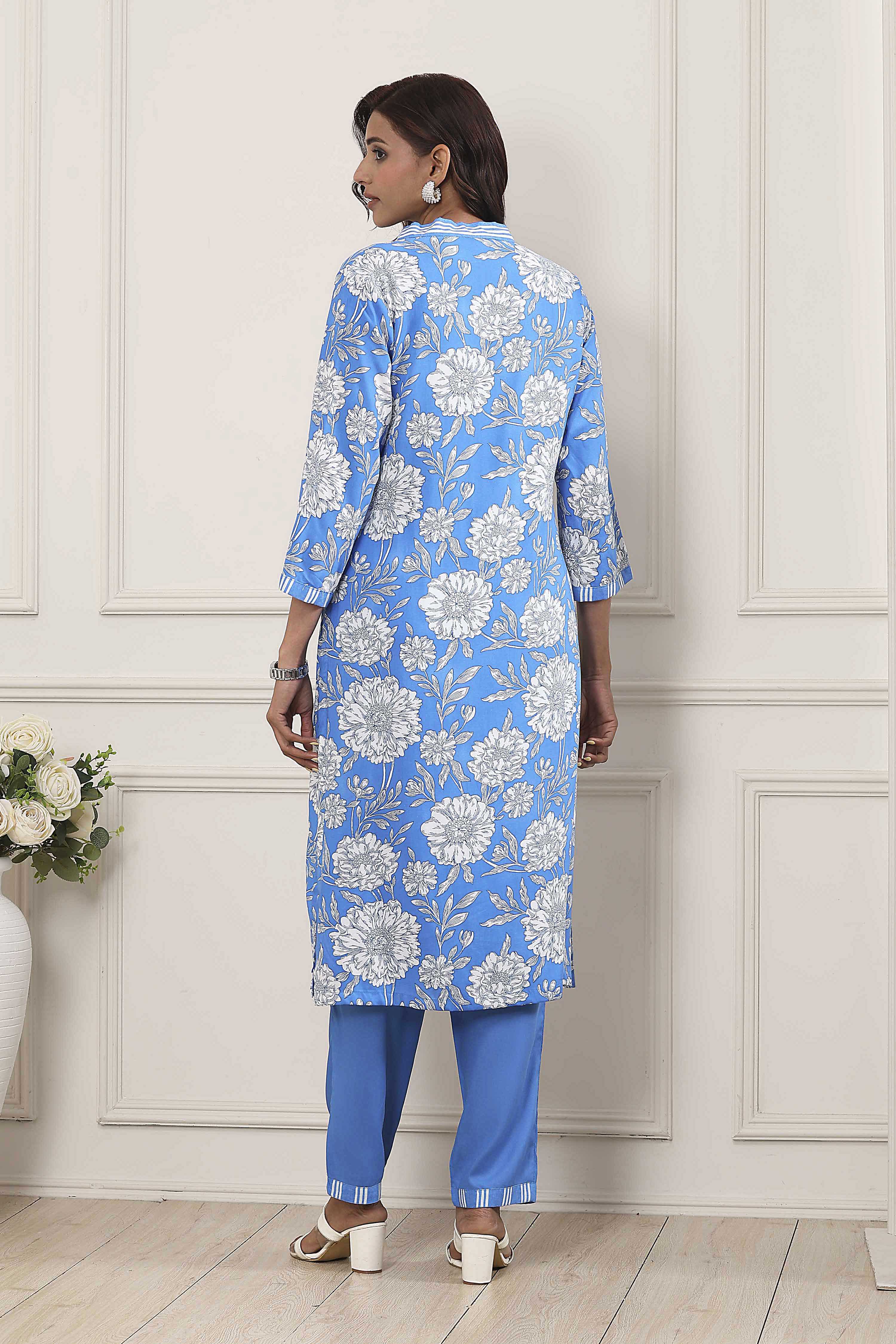 Blue Floral Printed Straight Suit Set image number 4