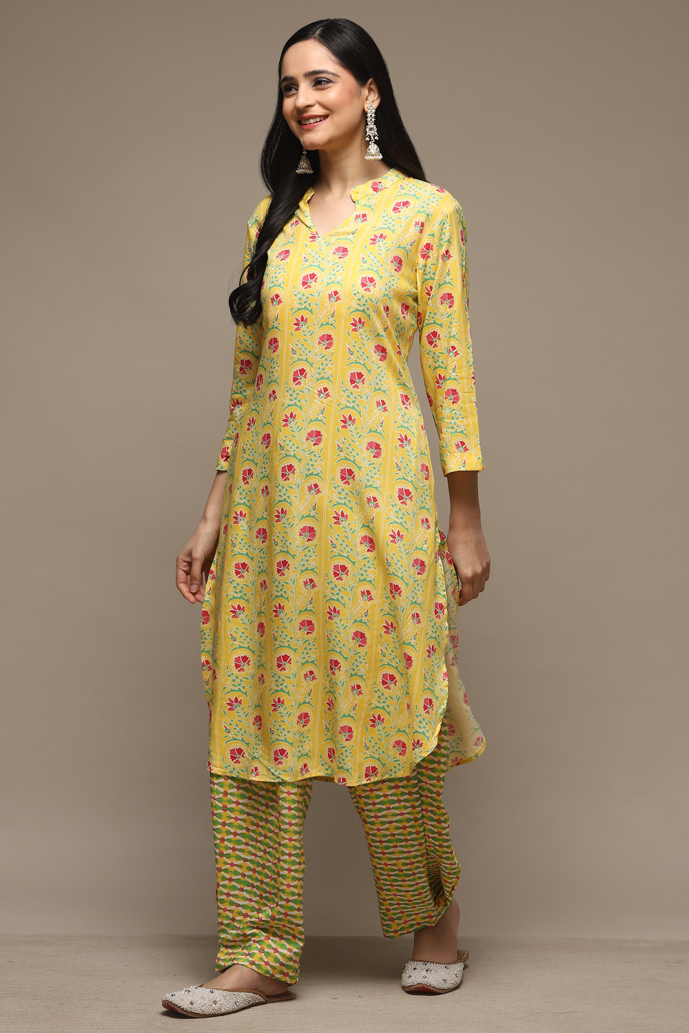 Cream Rayon Straight Kurta Pants Suit Set image number 3