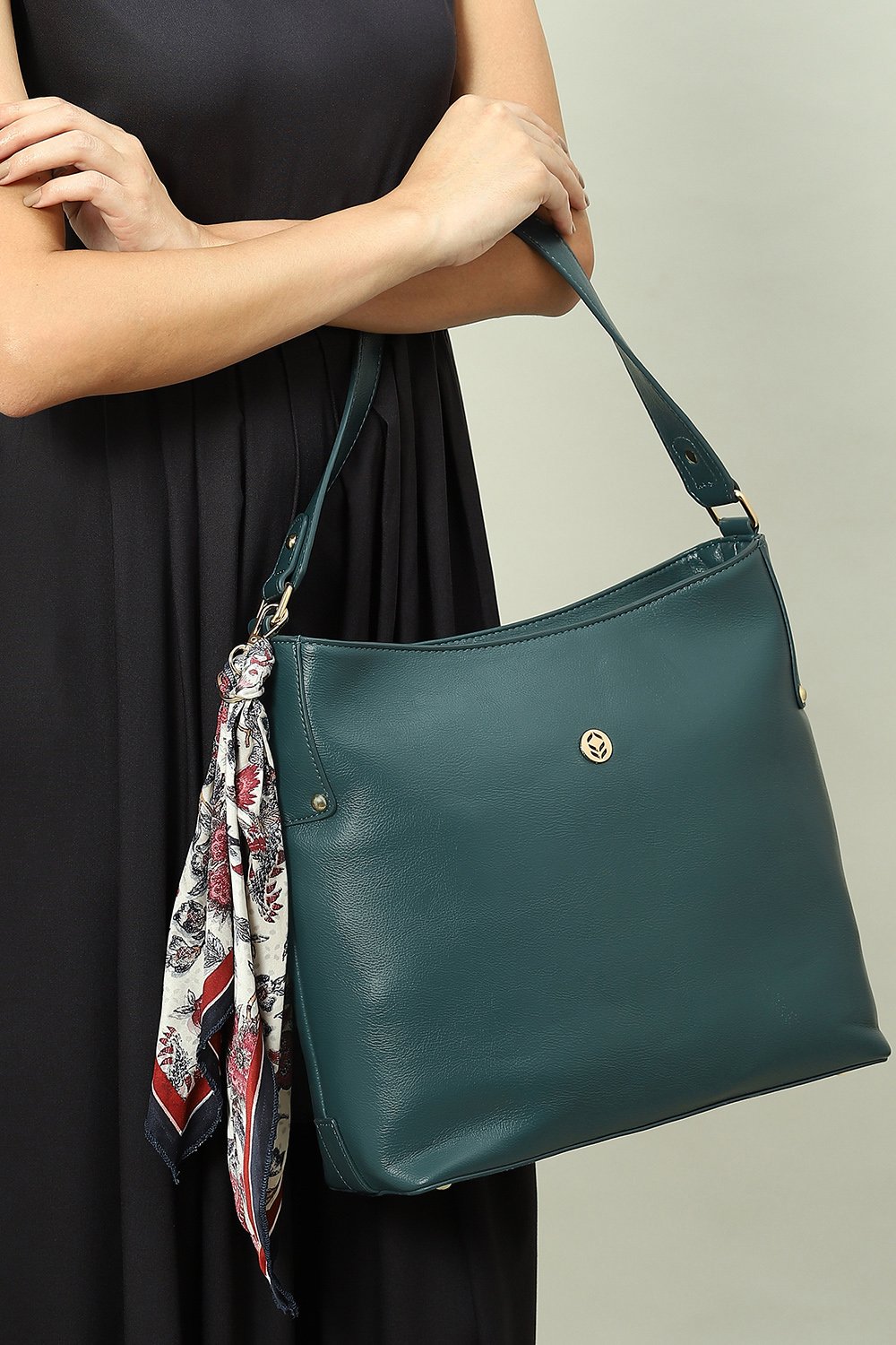 Medium polly sales leather shoulder bag