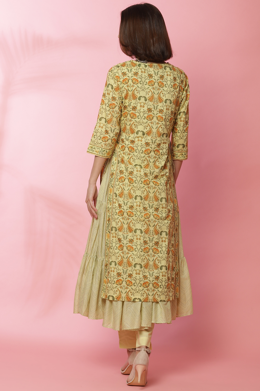 Light Yellow Double Layered Kurta Slim Pant Suit Set image number 9