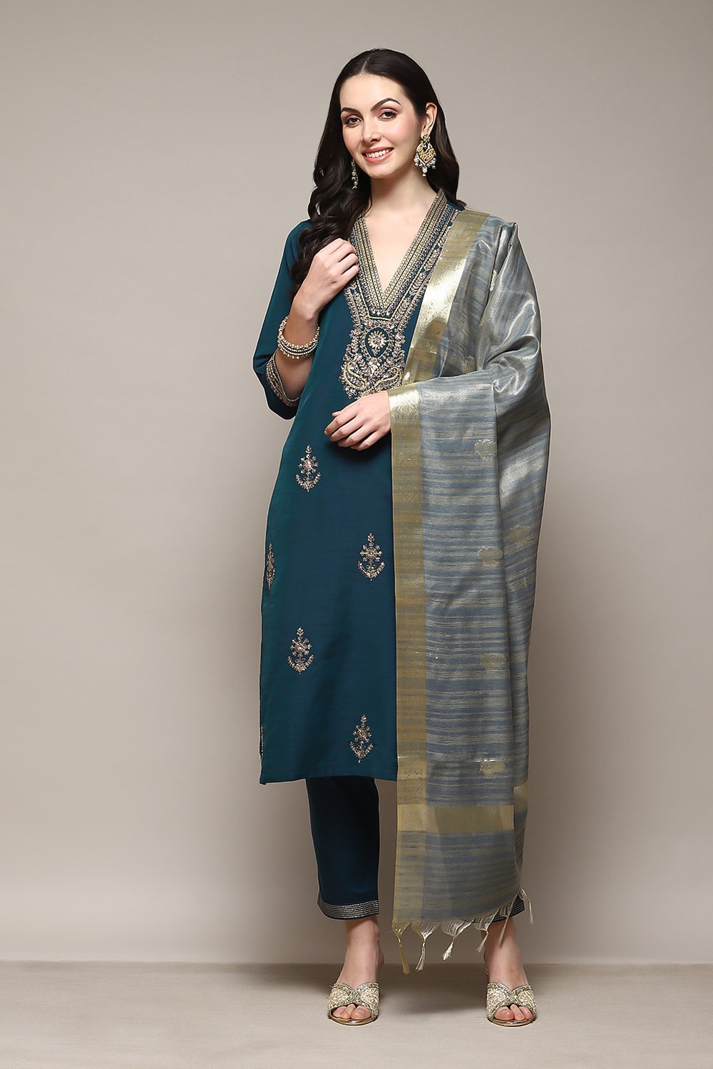 Meganta Poly Viscose Straight Kurta Slim Pant Suit Set image number 7