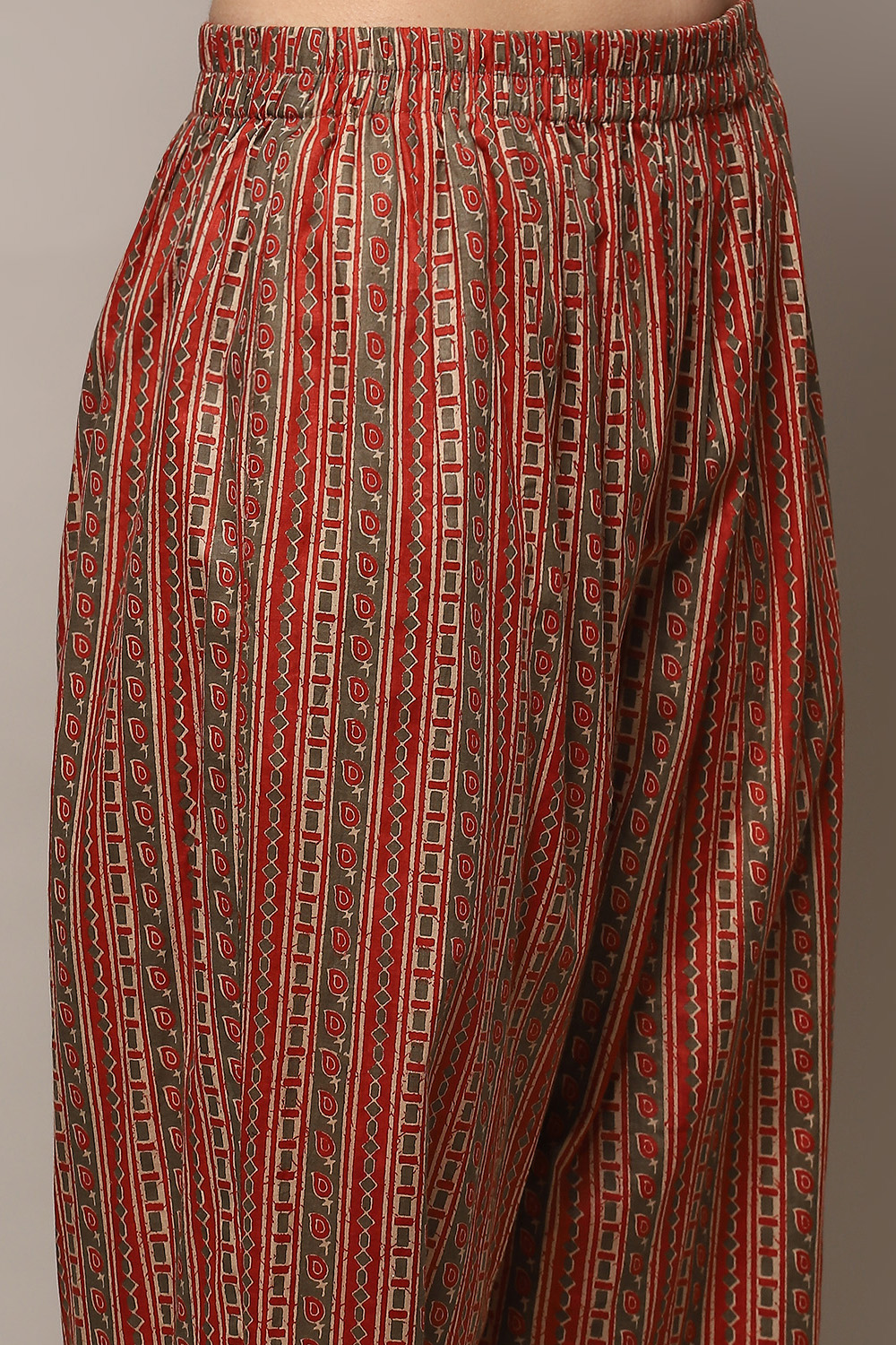 Green Cotton Unstitched Suit set image number 3