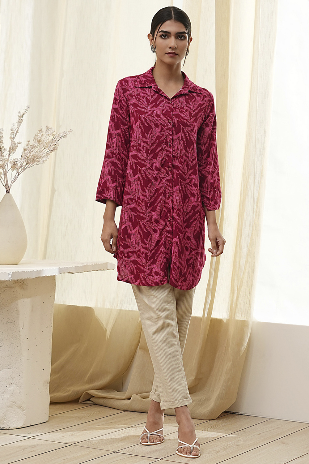 Red Printed Shirt-Style Short Kurta image number 5