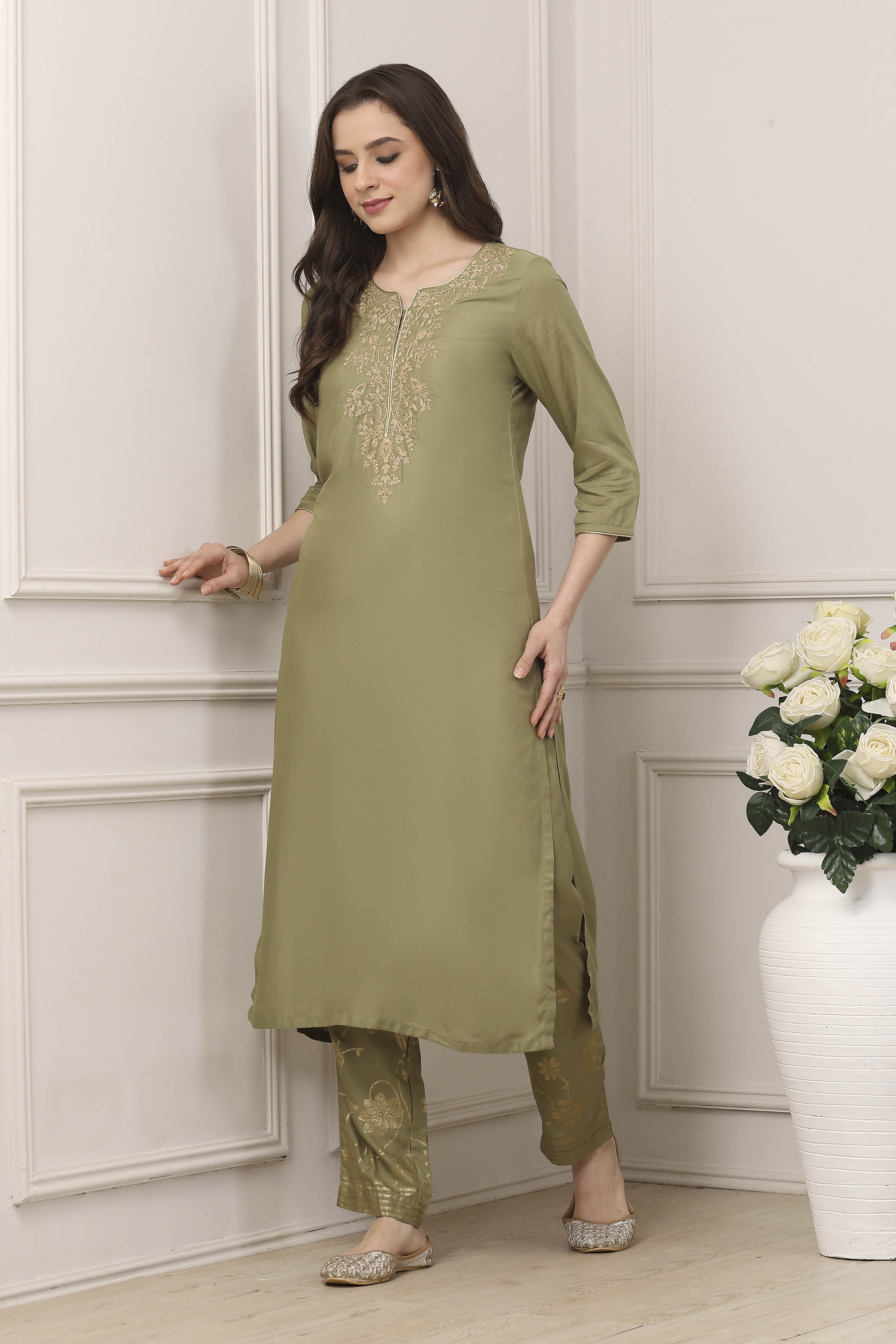 Sap Green Embroidered Straight Kurta Set image number 7