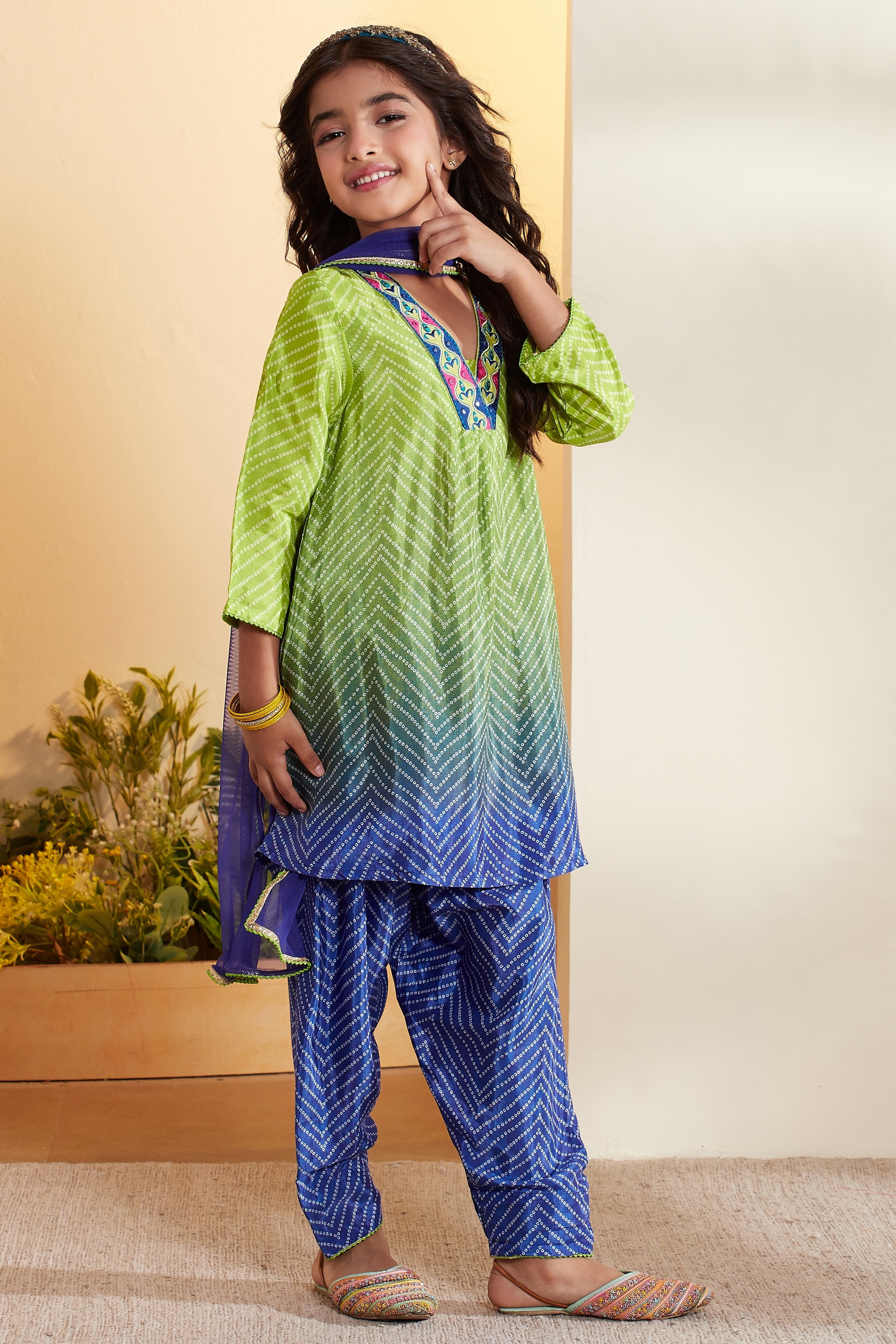 Green Viscose Rayon Ombre Bandhani Printed Kurta Set image number 4