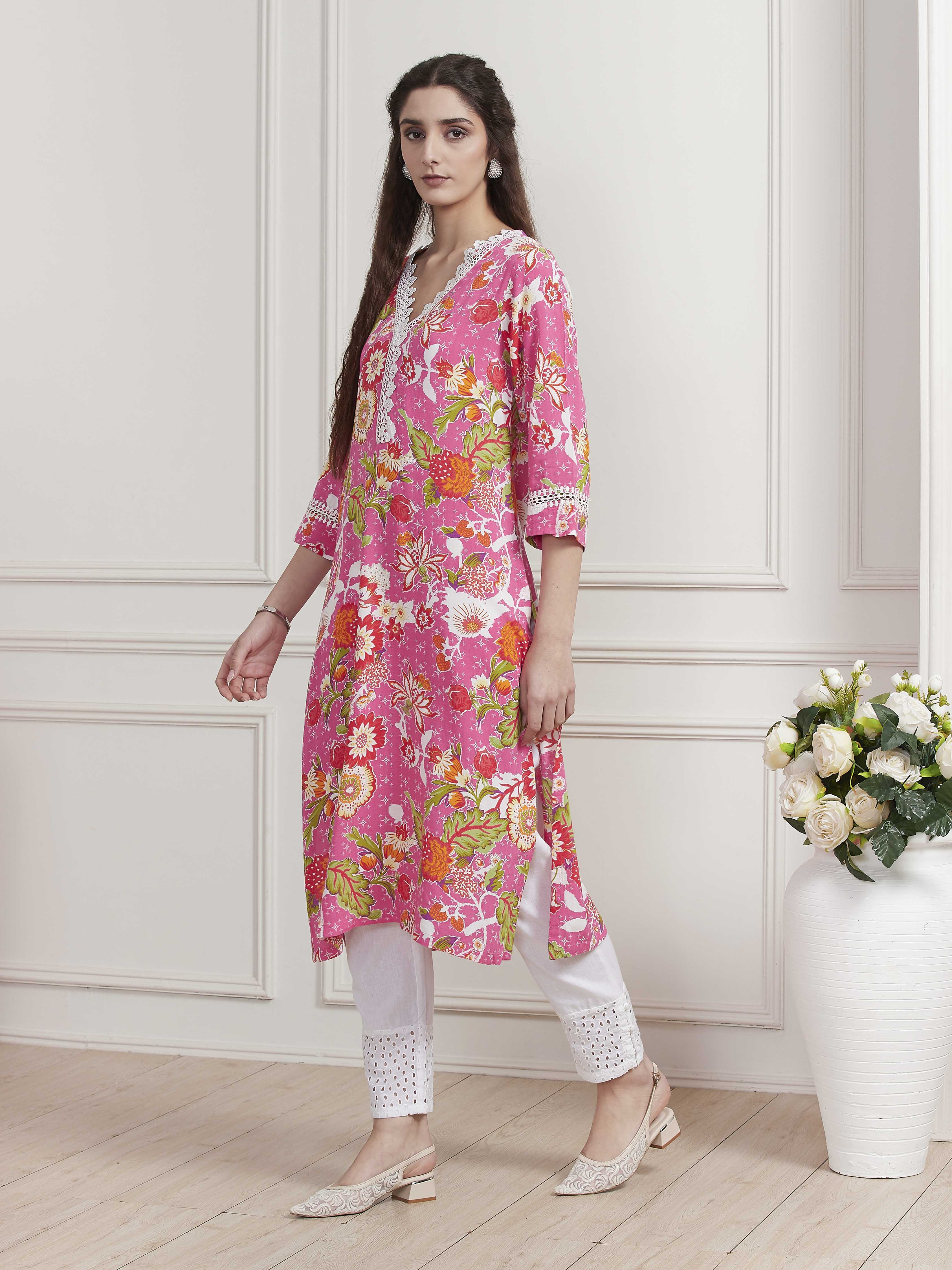 Yellow Floral Printed Straight Kurta image number 2