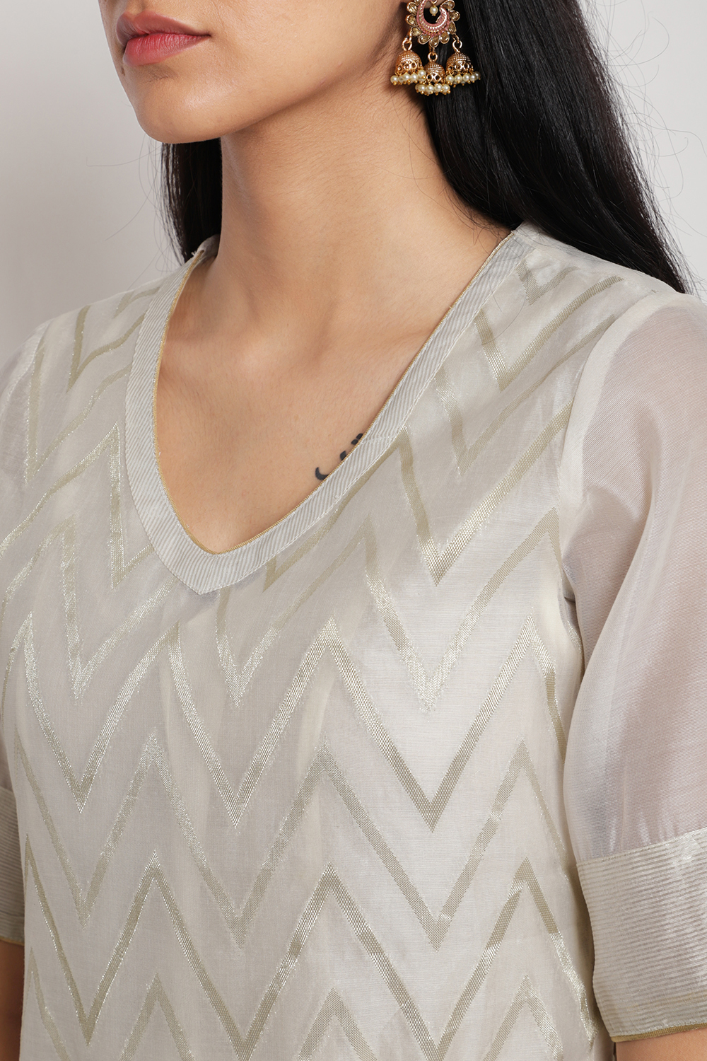 Off White Poly Metallic Cotton Yarndyed Kurta image number 1