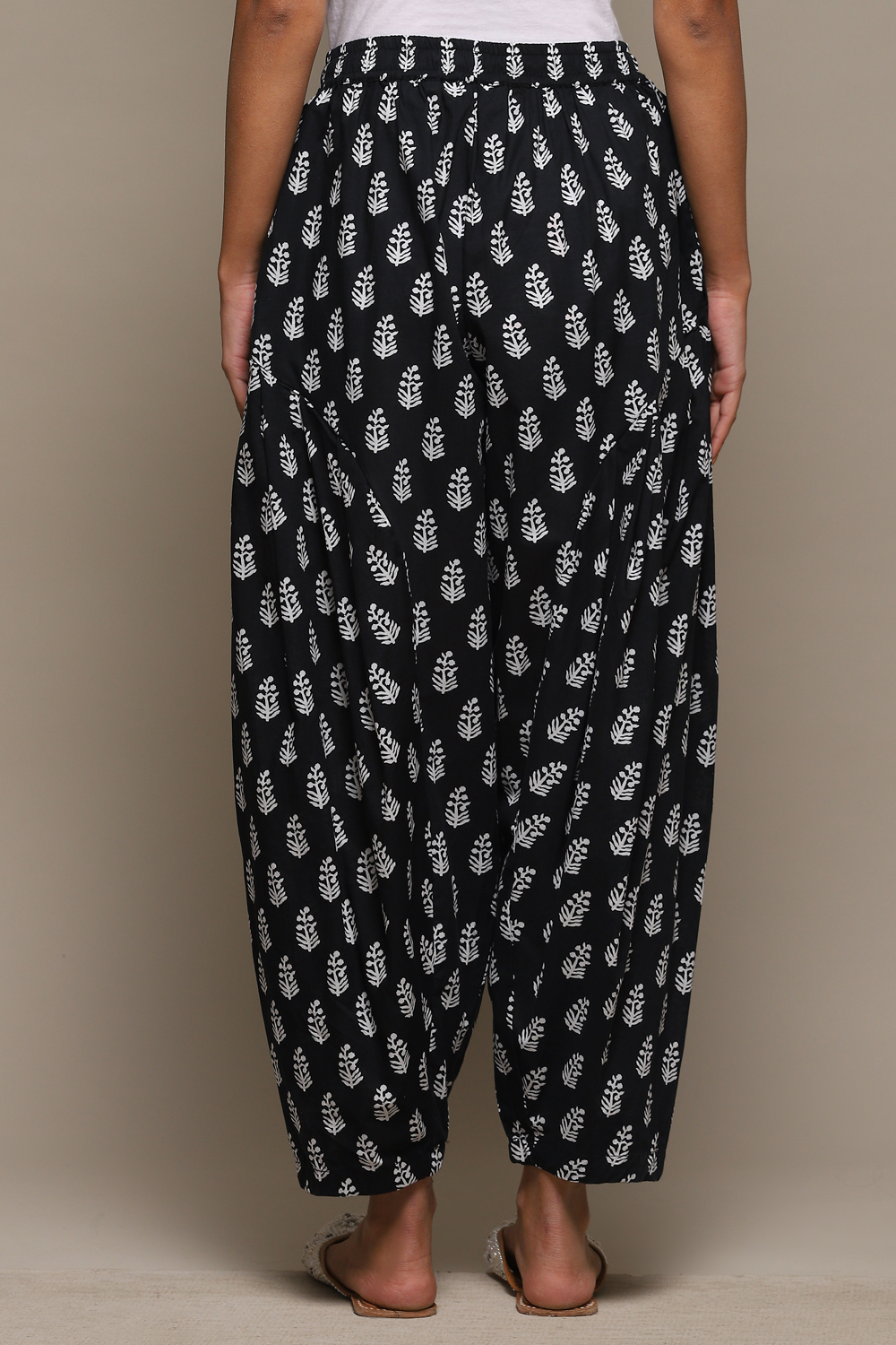 White Blue Cotton Printed Relaxed Salwar image number 4