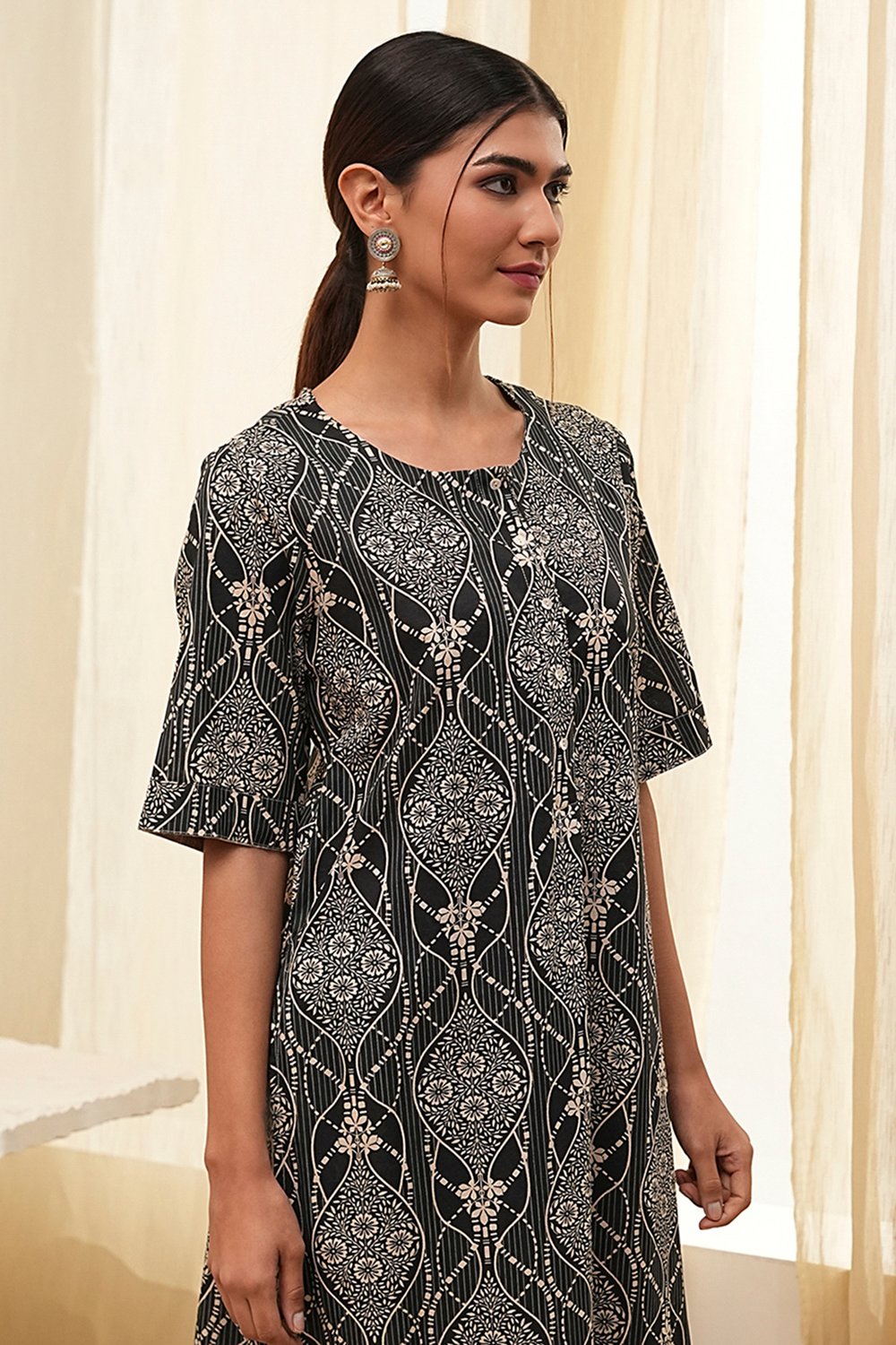 Black and Beige Printed Straight Kurta Set image number 1