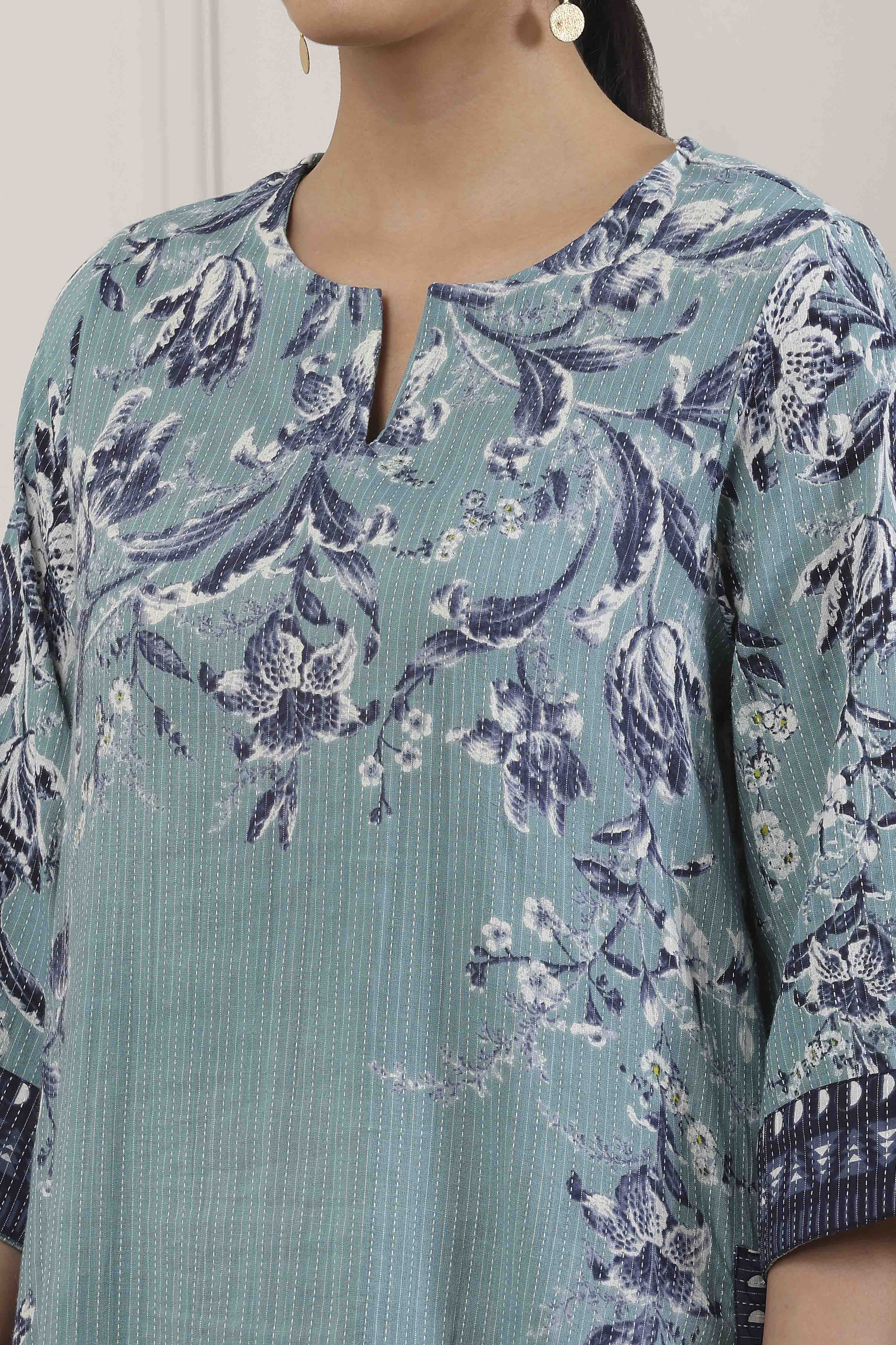 Blue Cotton Floral Printed Straight Kurta image number 1