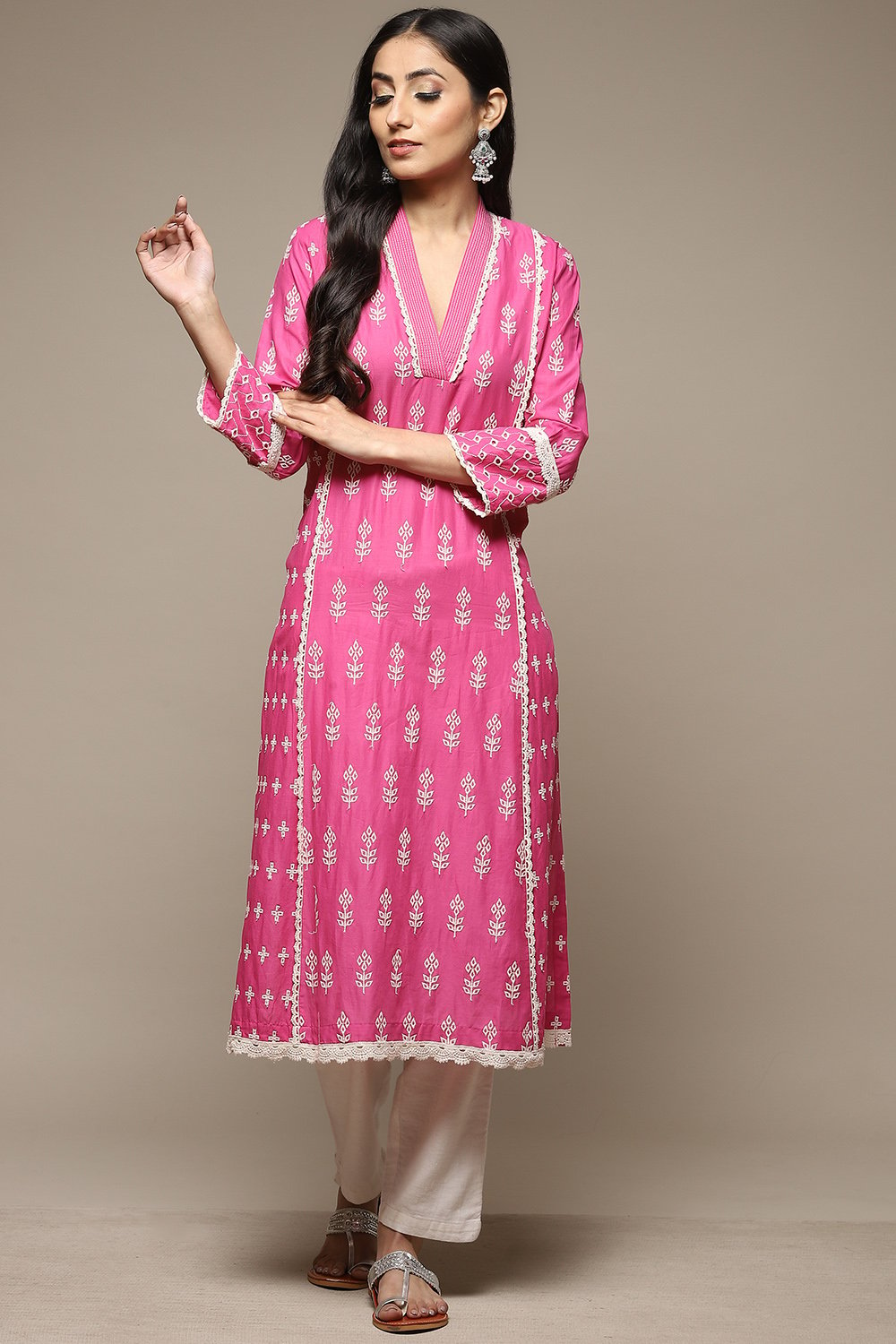 Pink Cotton Straight Embroidered Kurta image number 5