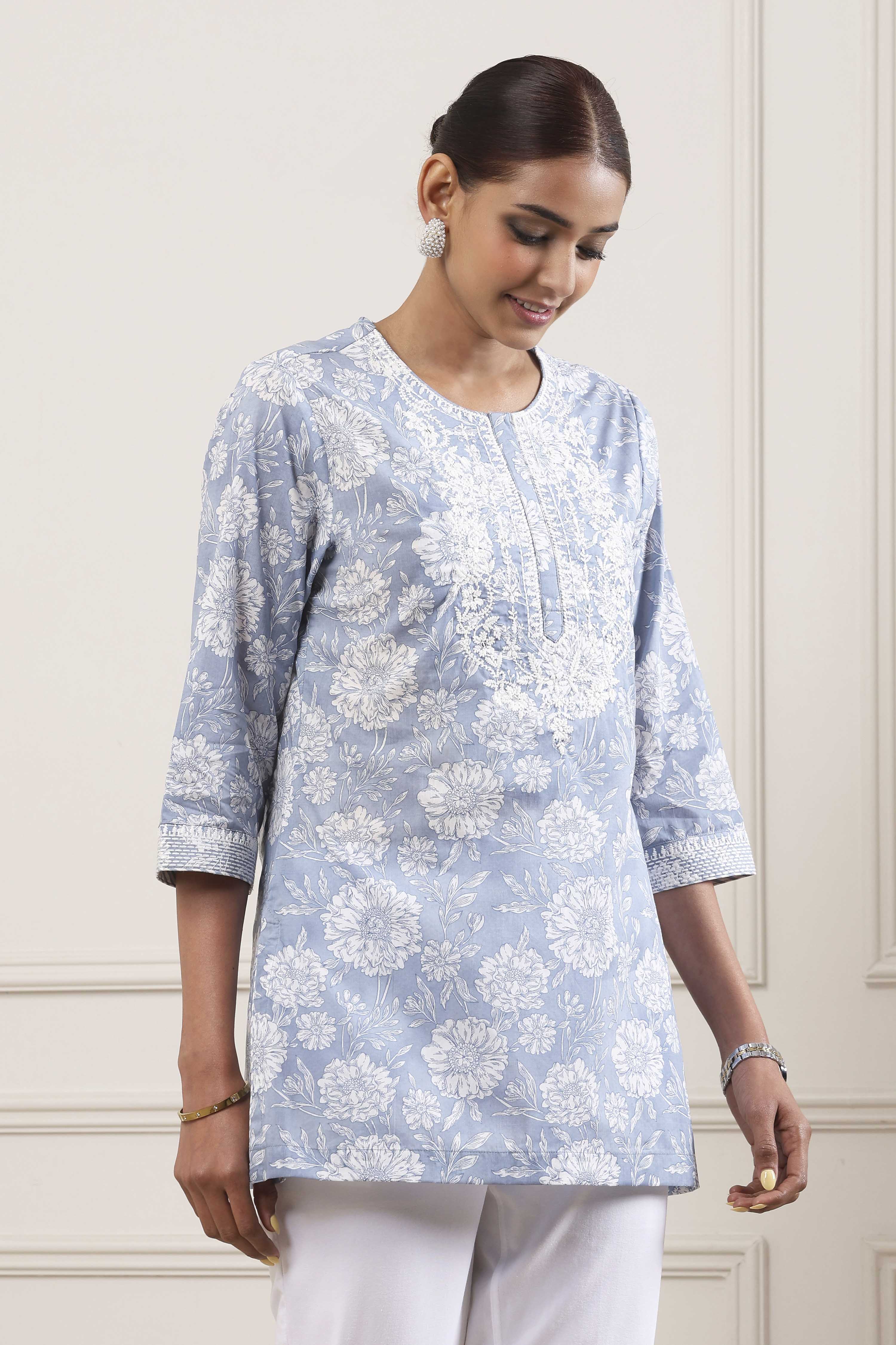 Powder Blue Cotton Printed Short Kurta image number 3