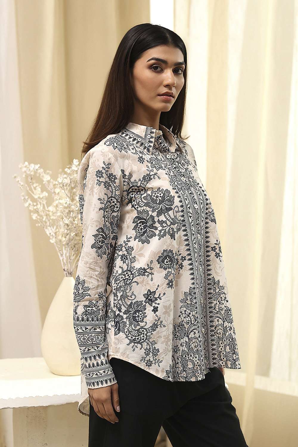 Off-White and Black Cotton Printed Straight Shirt image number 4