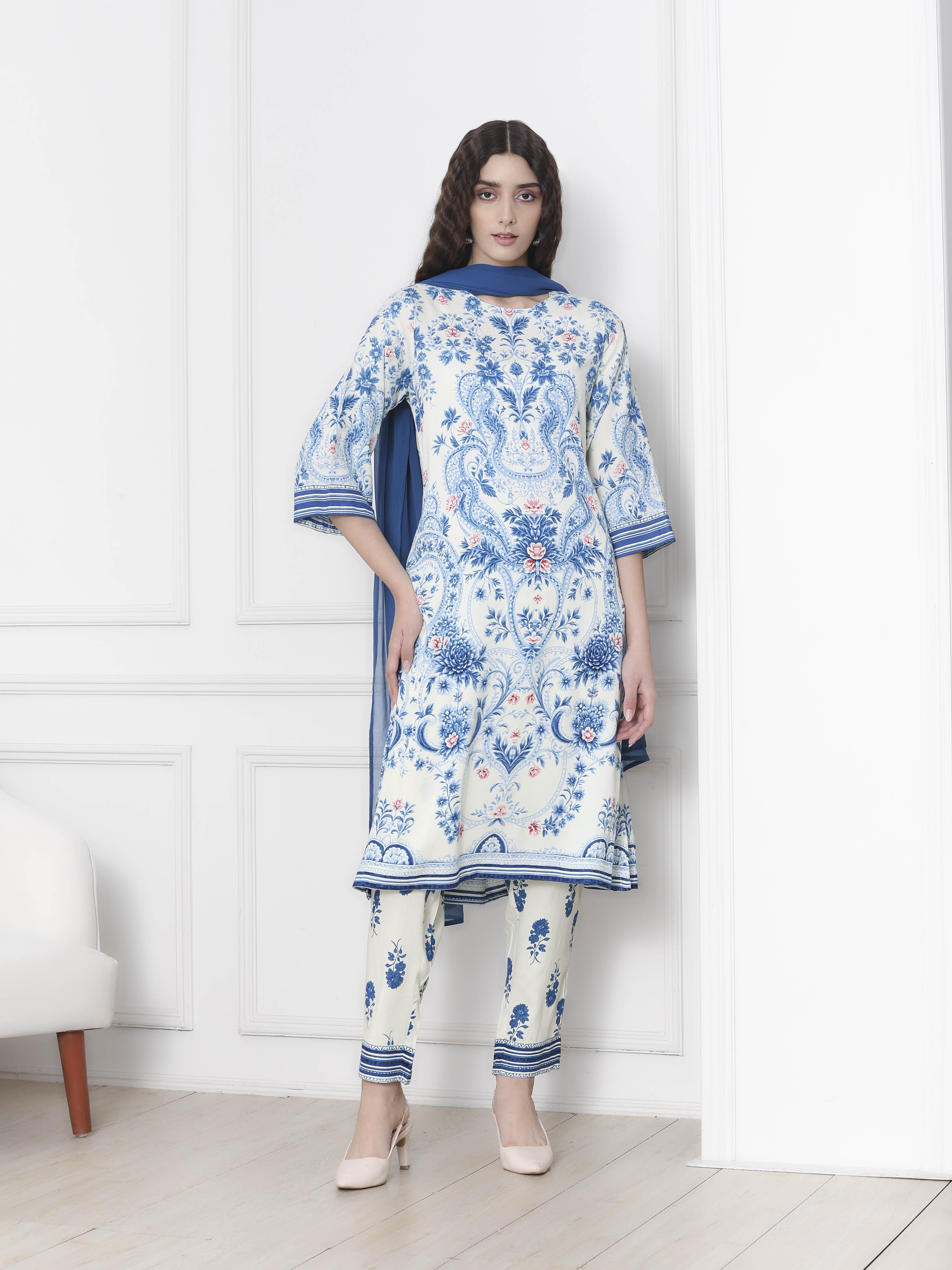 Pink and White Printed Straight Suit Set image number 7