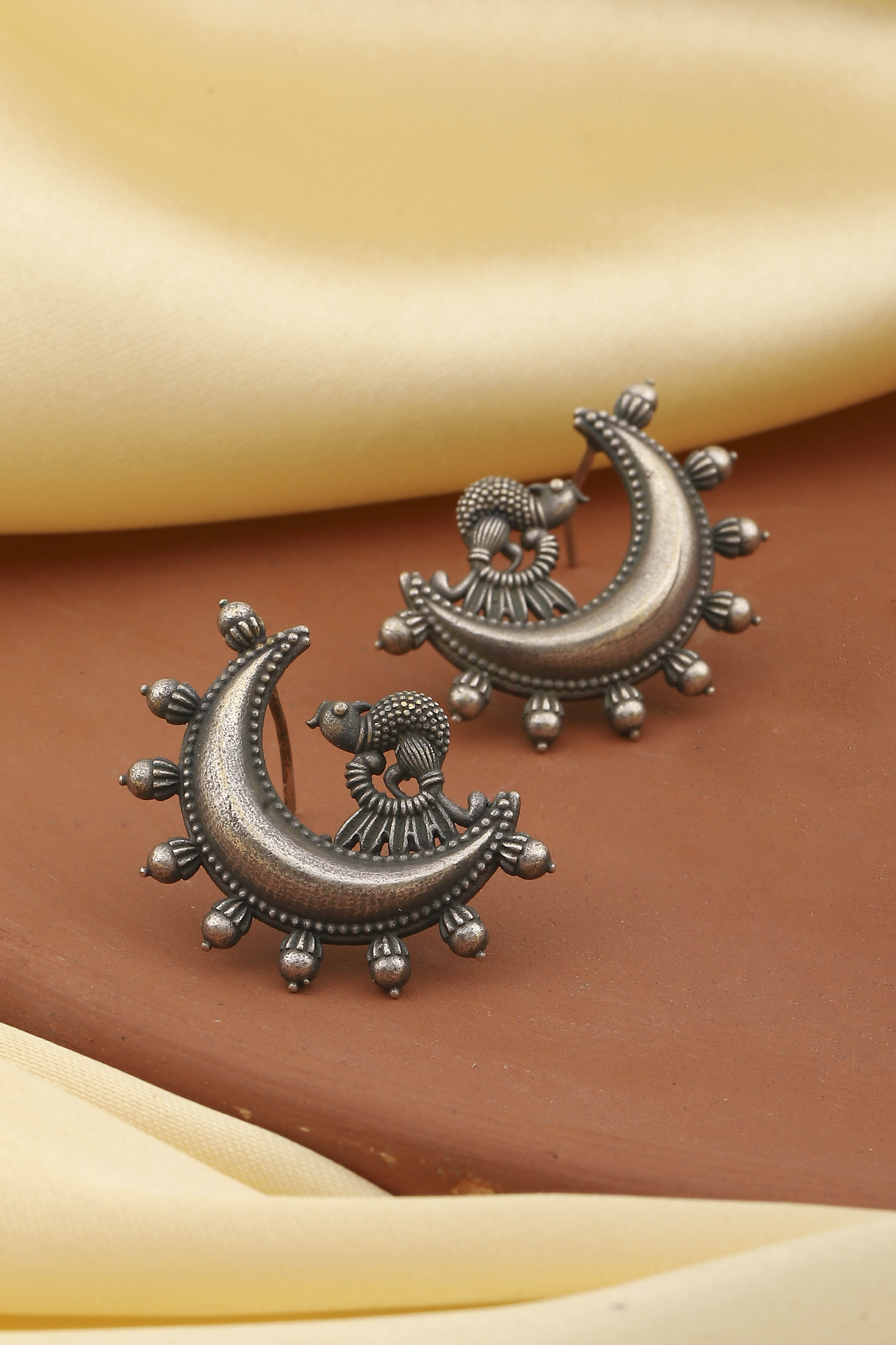Oxidised Textured Earrings image number 0