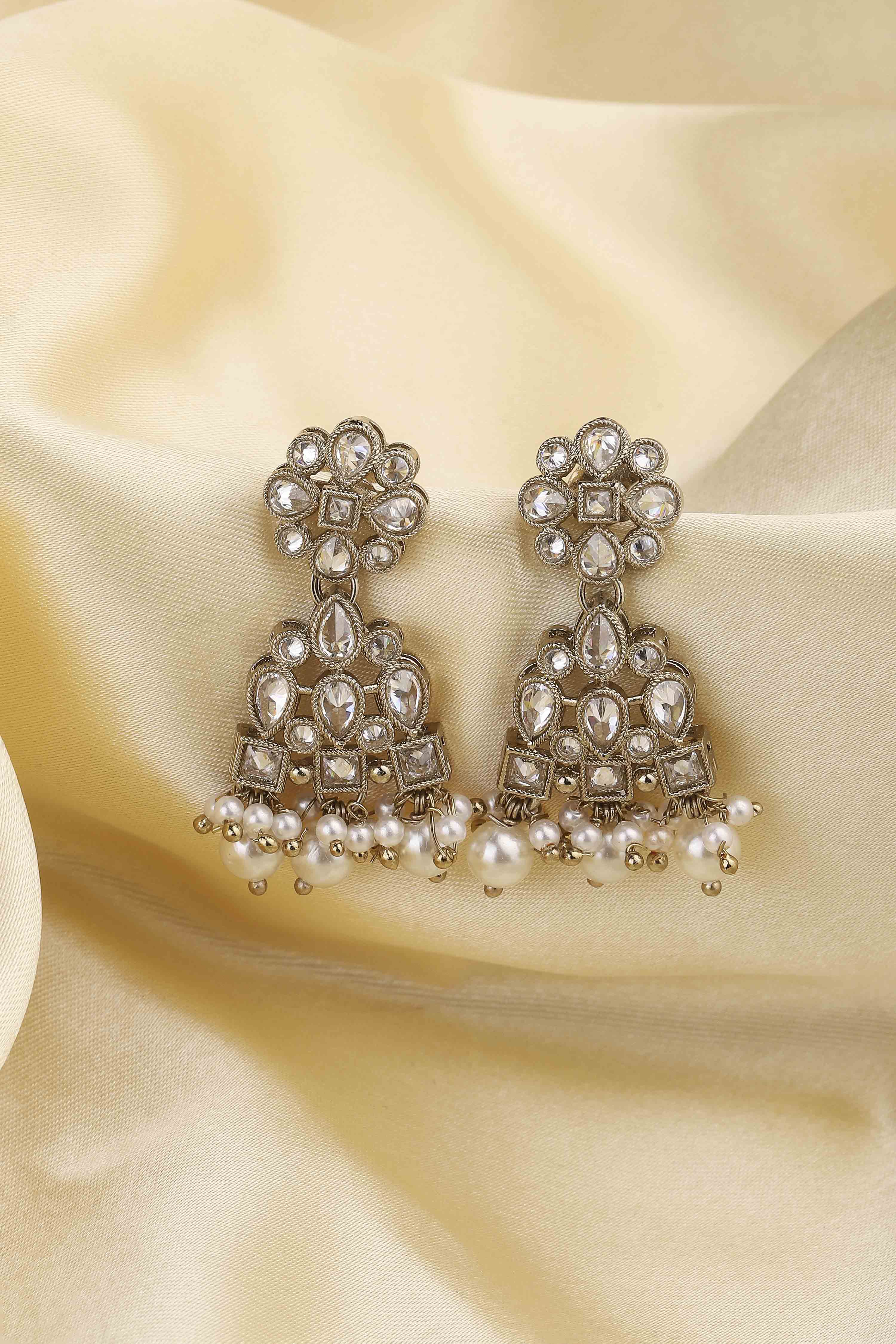 White Pearl Earrings image number 0