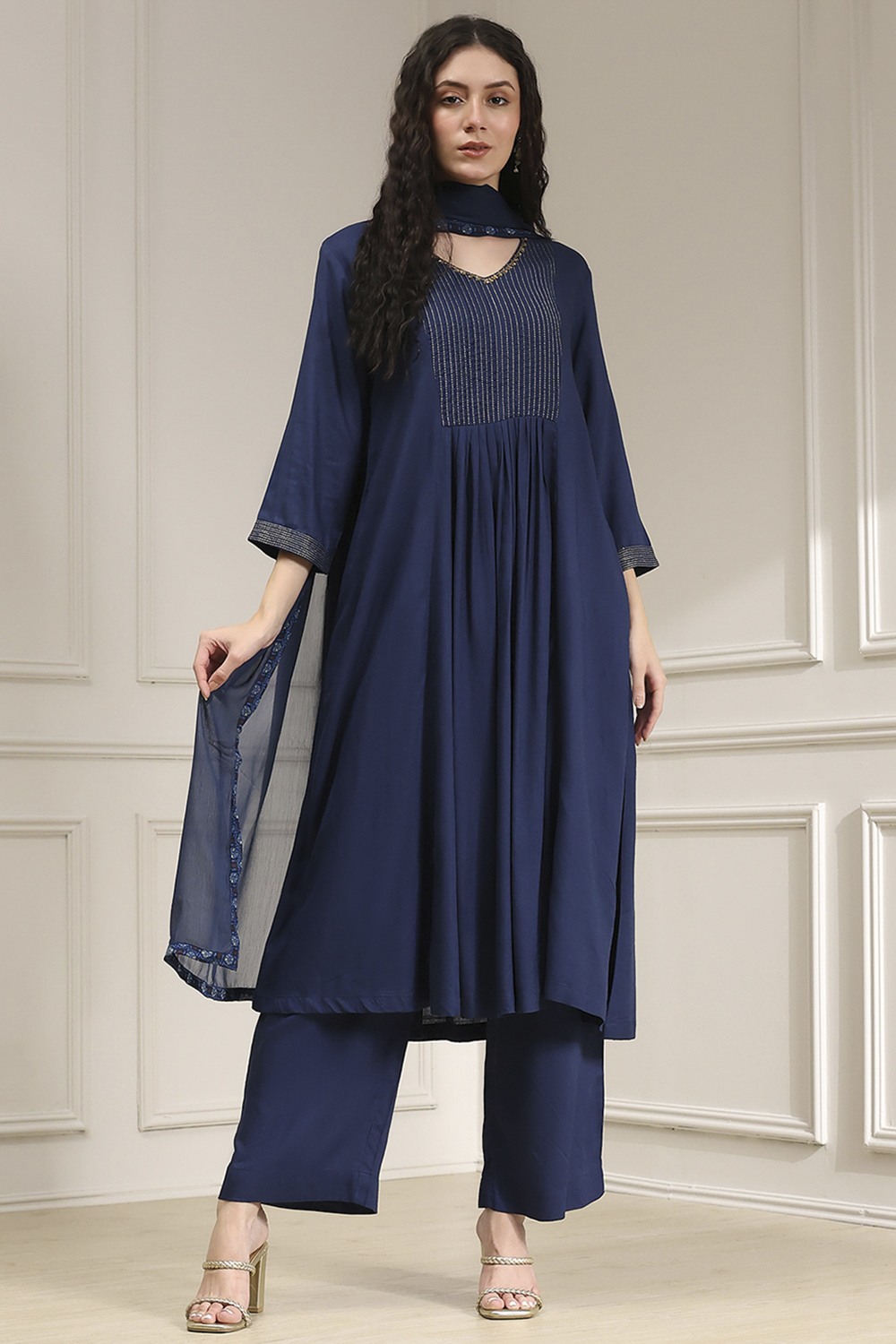 Blue Solid Gathered Suit Set image number 6