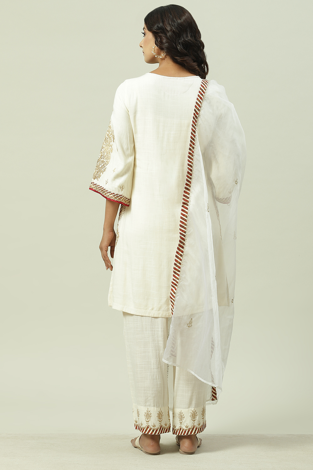 Off White Cotton Viscose Straight Kurta Narrow Palazzo Suit Set image number 4