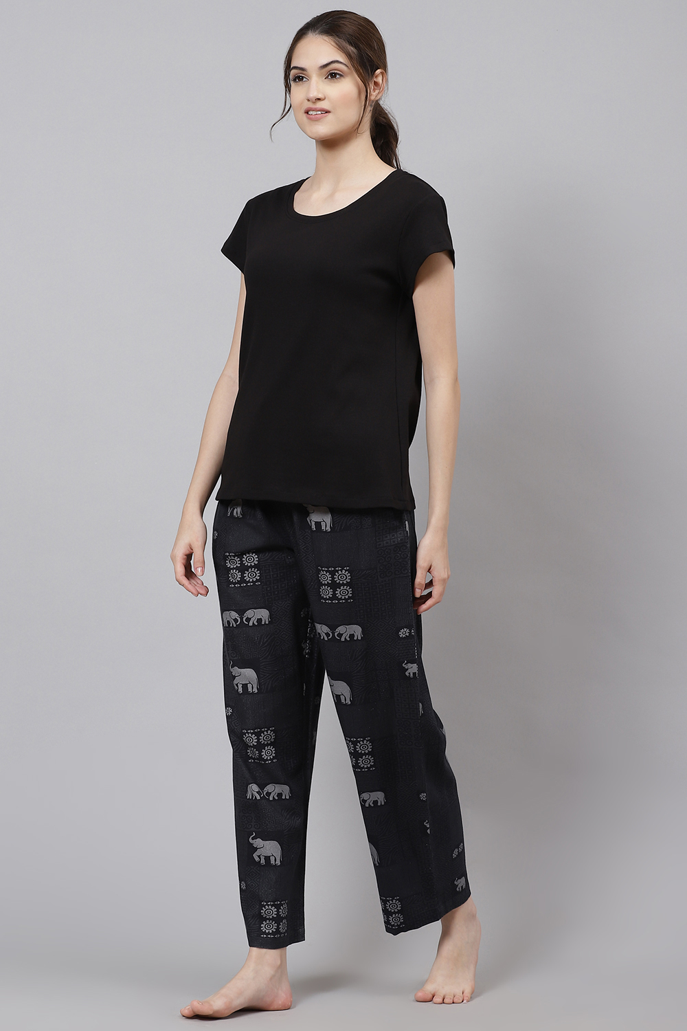 Black Straight Viscose And Acrylic Three Piece Sleepwear Set image number 3