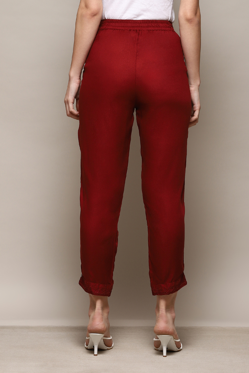 Maroon Viscose Slim Solid Pants image number 4