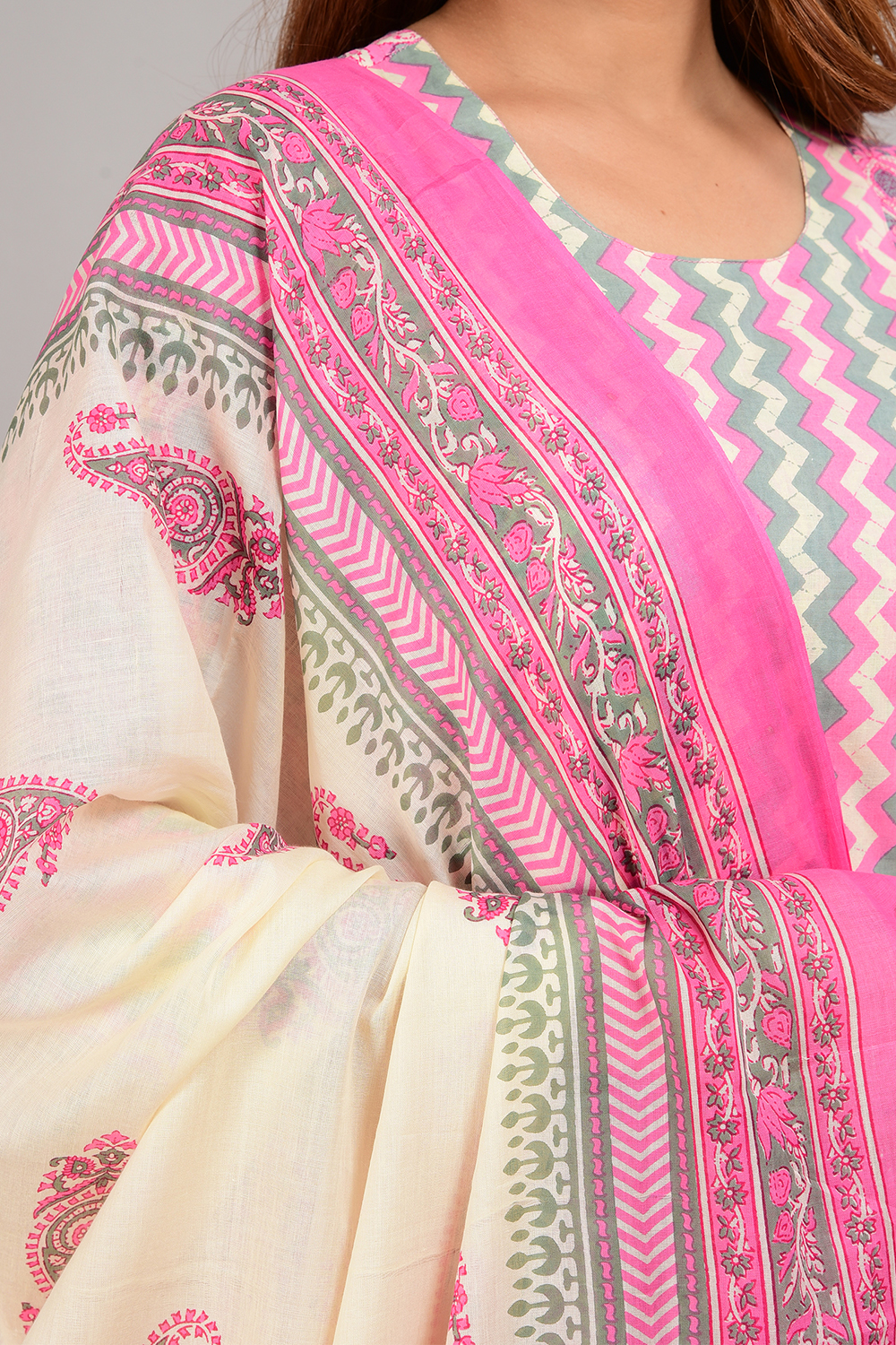Pink Cotton Screen Print Unstitched Suit Set image number 4