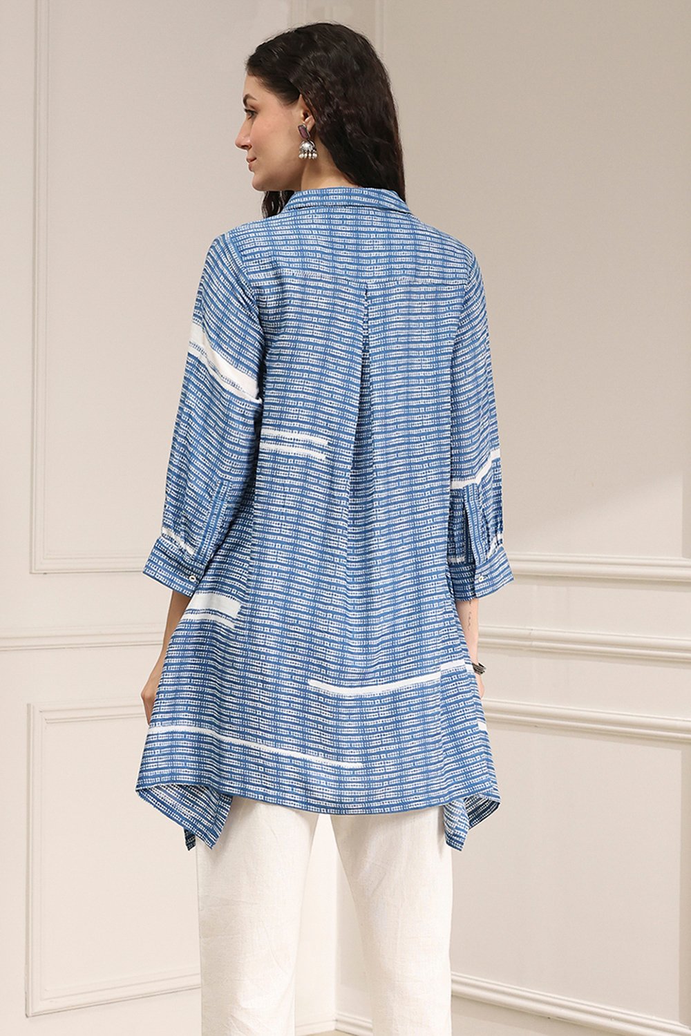 Blue Printed Asymmetric Short Kurta image number 3