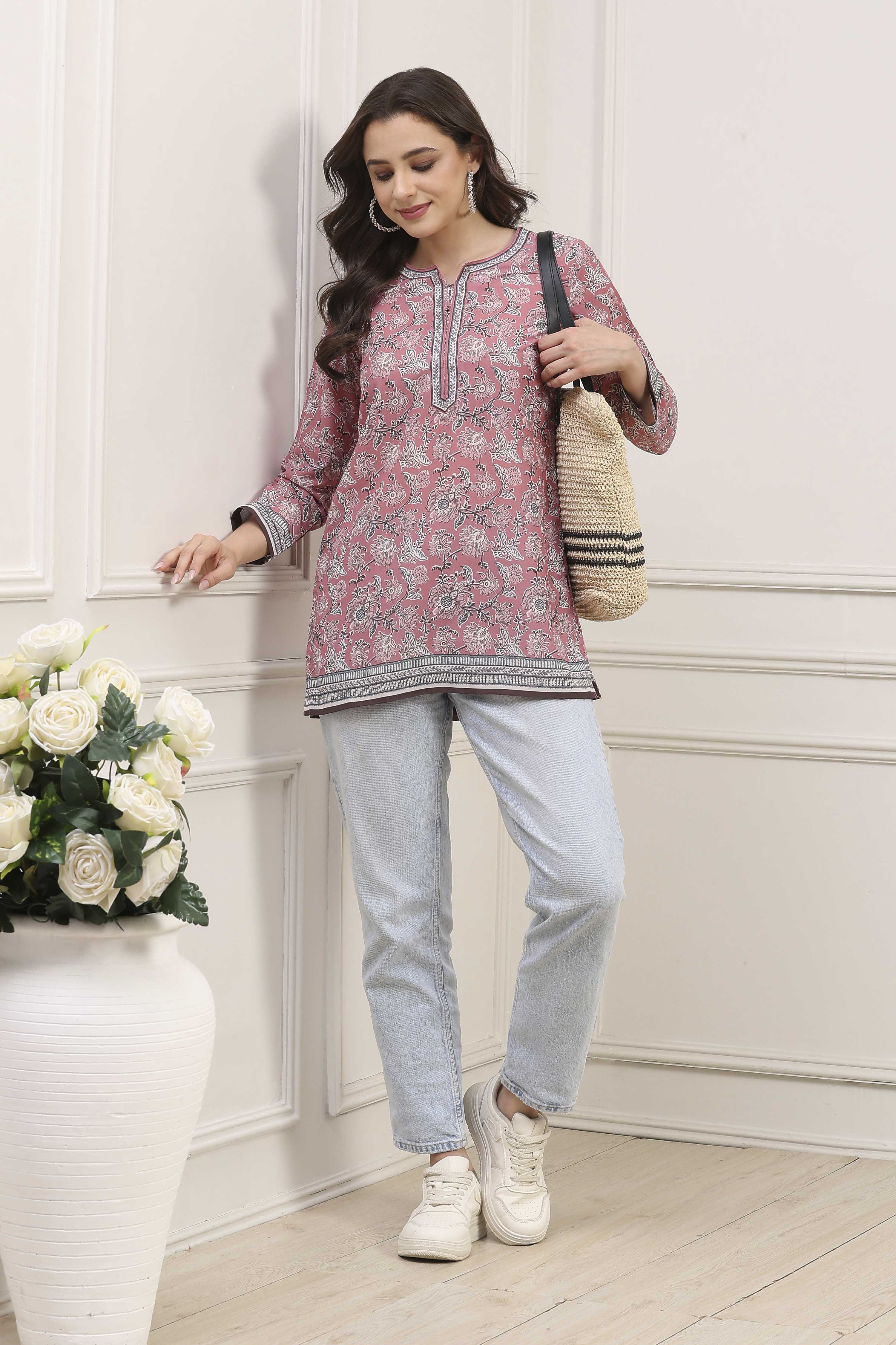 Rose Pink Polyester Straight Printed Kurti image number 5