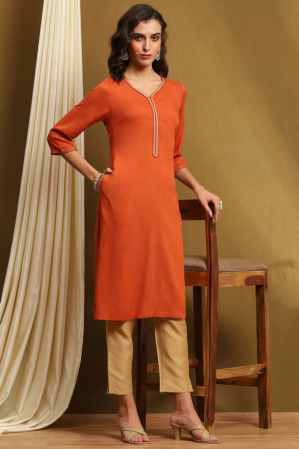 Green Solid Regular Fit Straight Kurta image number 0