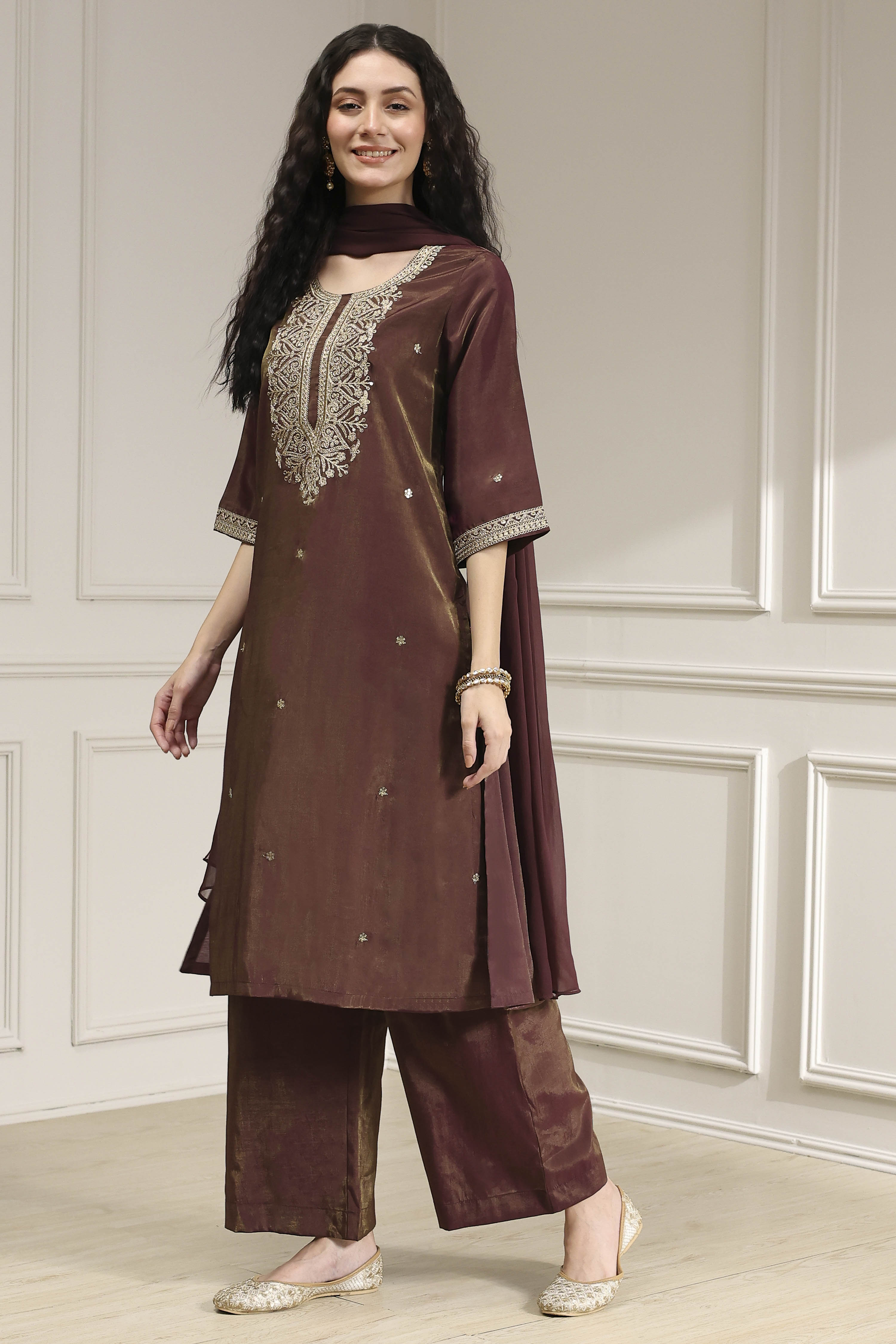 Green Embroidered Straight Suit Set image number 3