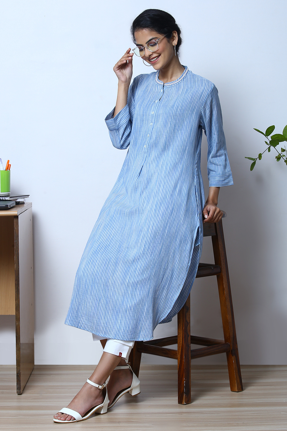 White And Blue Cotton Yarndyed Kurti image number 3