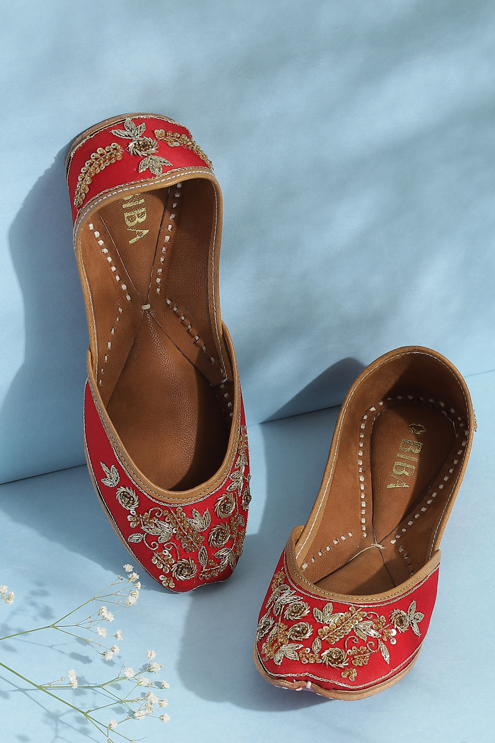 Red Embroidered Mojaris