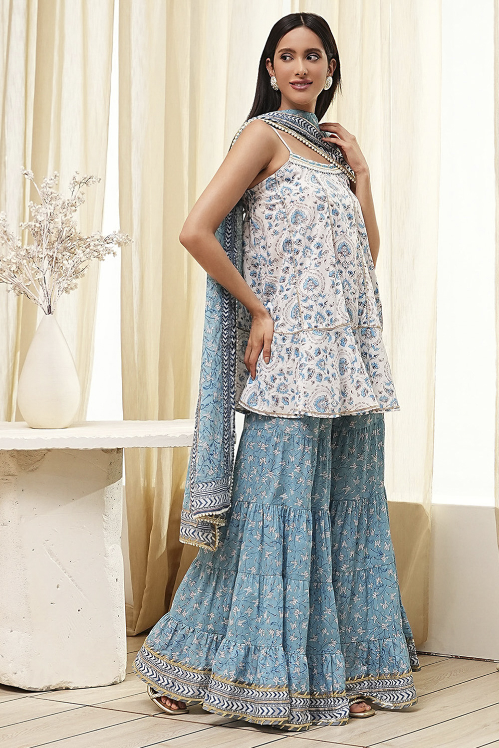 White and Blue Cotton Floral Flared Suit Set image number 5